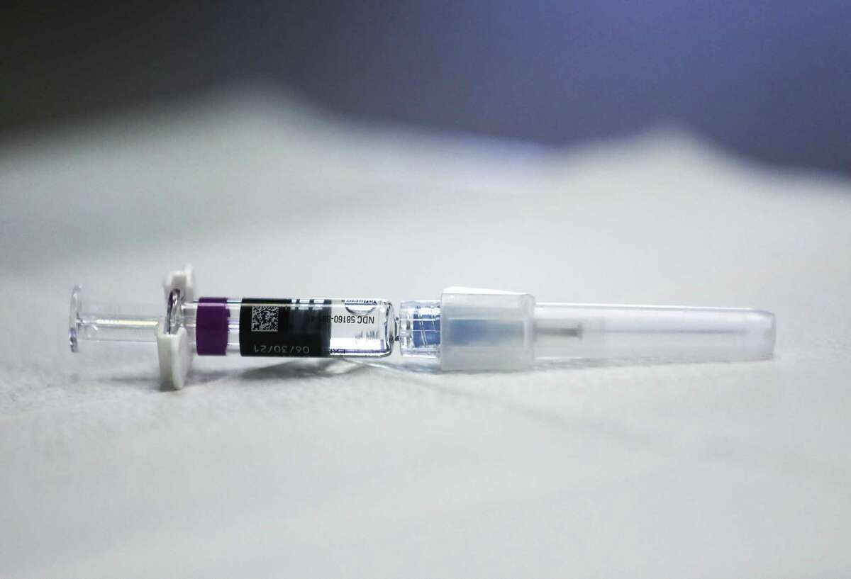 LAKEWOOD, CALIFORNIA - OCTOBER 14: A flu vaccine syringe rests on a table at a free flu vaccination clinic held at a local library on October 14, 2020 in Lakewood, California. Medical experts are hoping the flu shot this year will help prevent a ‘twindemic’- an epidemic of influenza paired with a second wave of COVID-19 which could lead to overwhelmed hospitals amid the coronavirus pandemic. (Photo by Mario Tama/Getty Images)