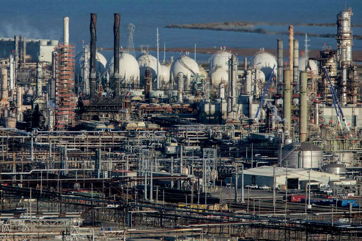 Chevron Refinery leaks 600 gallons of oil into San Francisco Bay