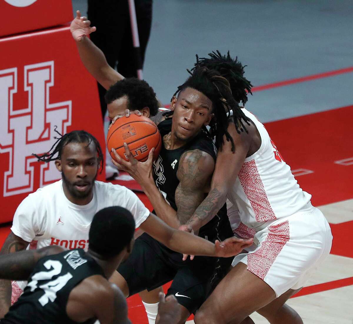 No. 11 UH cruises to win over Central Florida