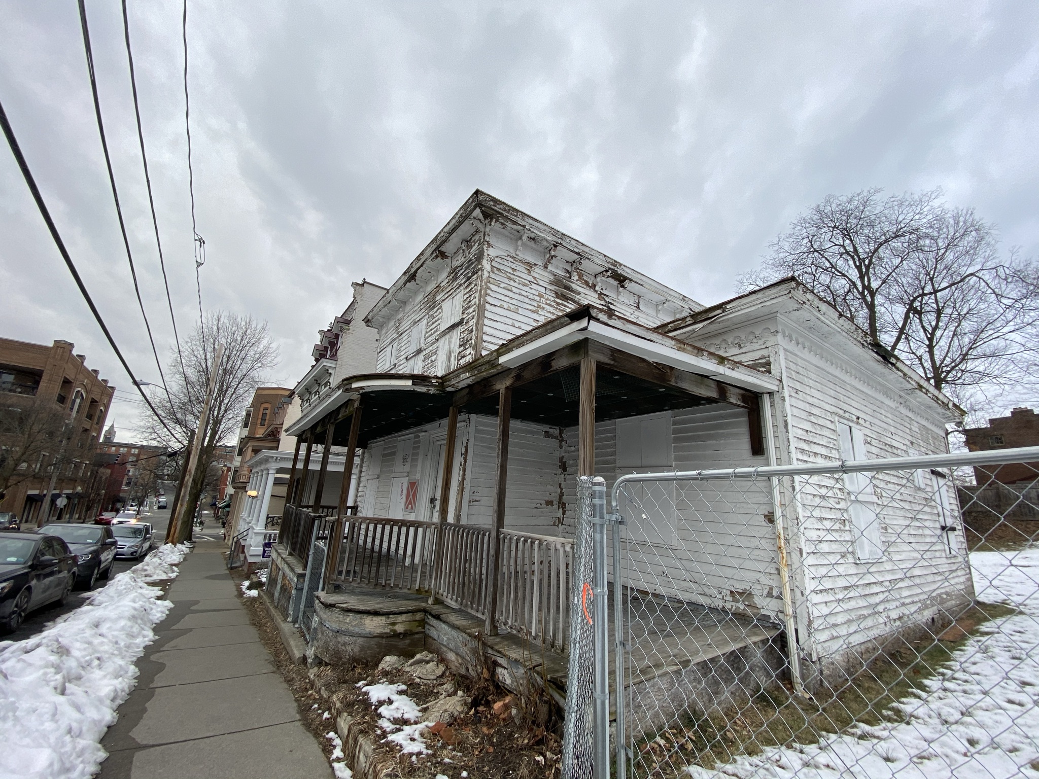 Neighbors speak out to prevent demolition of historic homes in Saratoga Springs - Vimarsana News