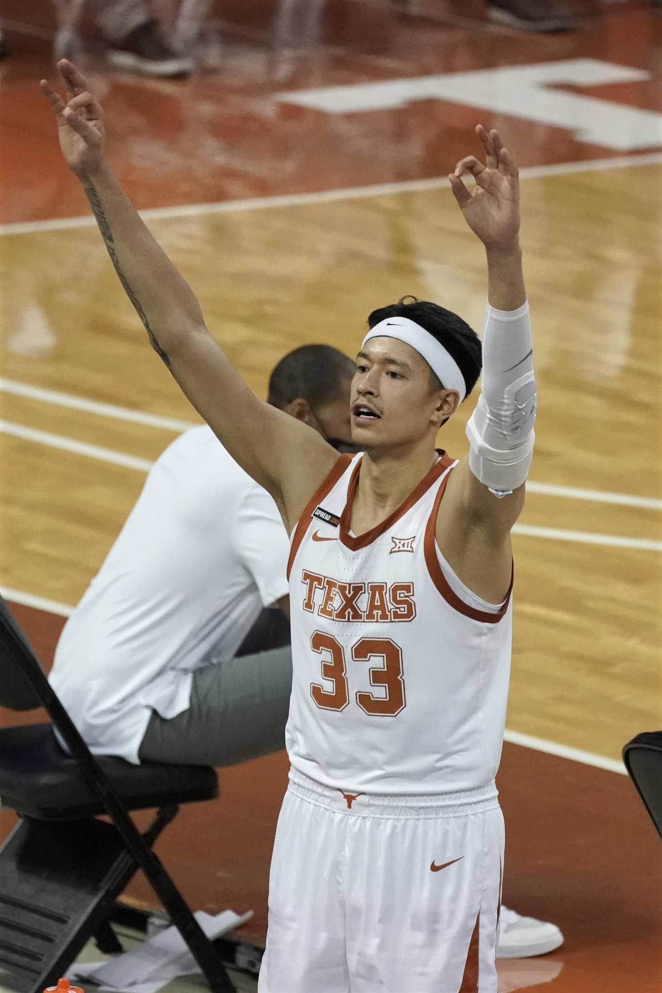 Texas forward Kamaka Hepa transferring to Hawaii
