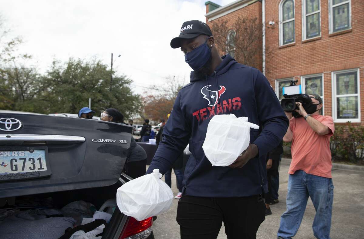 Houston Texans's Charles Omenihu helps distributing meals in Fifth Ward Monday, Jan. 18, 2021, at Pleasant Hill Missionary Baptist Church in Houston. Lucille's 1913 Conscious Community Collective distributed 1,000 meals in honor of Dr. Martin Luther King Jr.