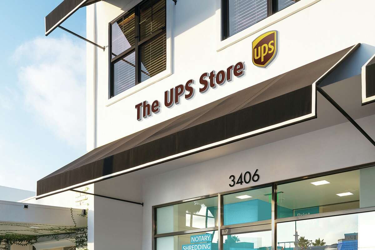Hncggtur5vzvum If i was ups i would remove the name from that store. https www greenwichtime com business article 3 on the franchise 500 the ups store keeps 15881204 php
