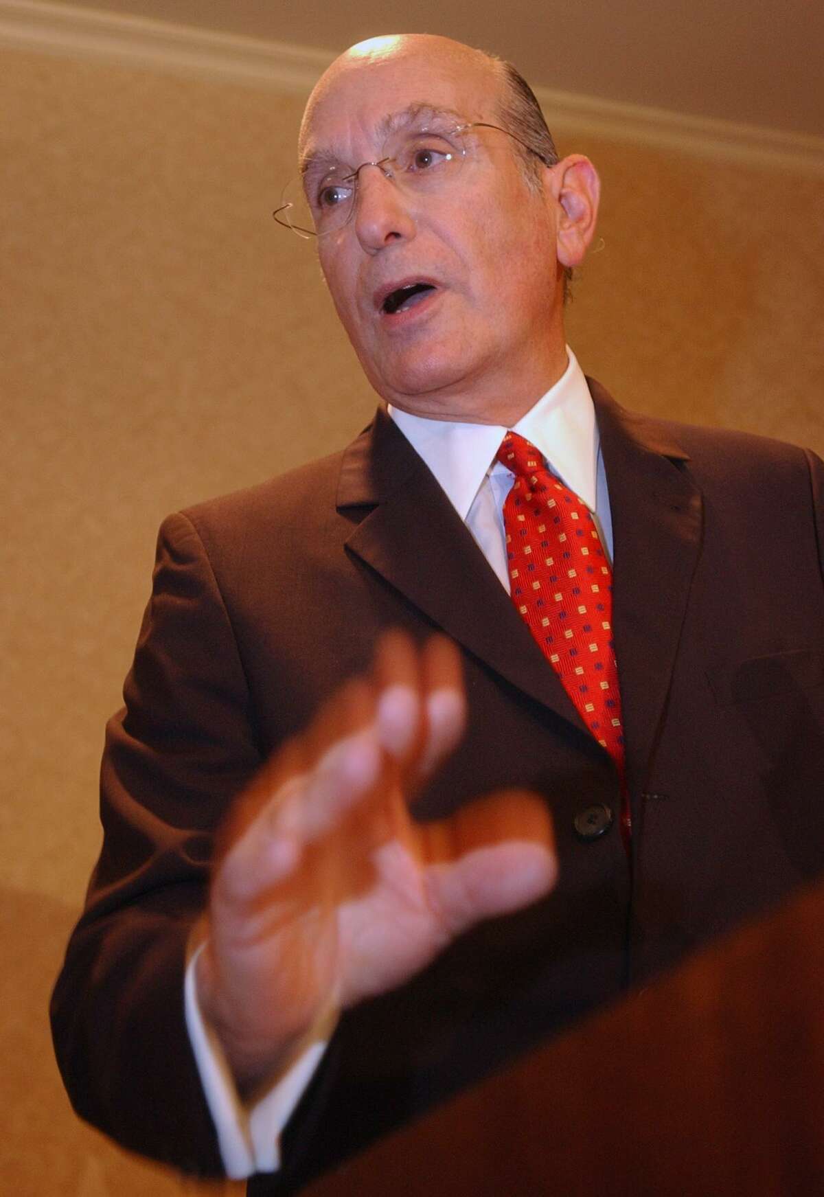 Attorney Richard Bieder of Koskoff, Koskoff & Bieder of Bridgeport, during a 2002 press conference after he and other attorneys representing 70 Connecticut municipalities filed a class action lawsuit in Hartford Superior Court seeking to recover more than $220 million lost when a loan to Enron went bad.