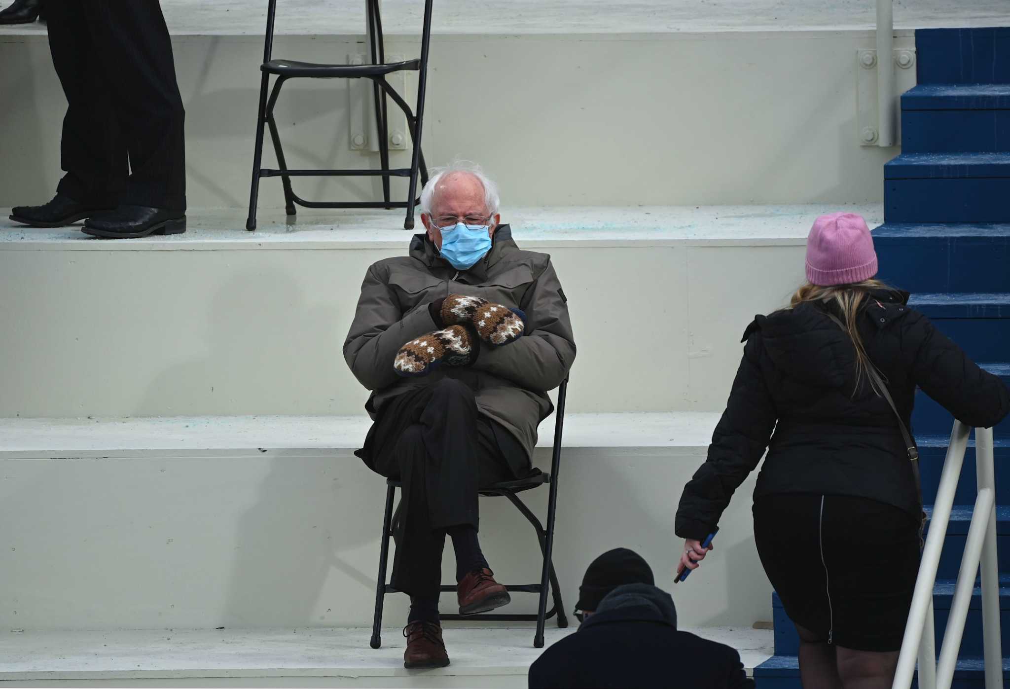 Photographer behind viral Bernie photo explains how it almost didn't happen - Vimarsana News