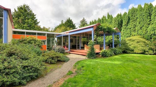 See Inside the 'Shrill' House: Midcentury Marvel Attracts a Huge Audience