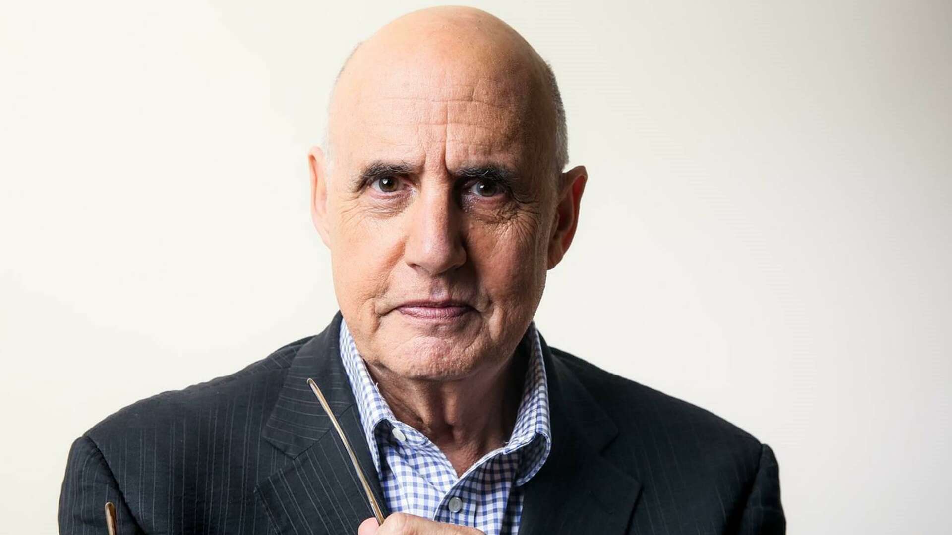 Jeffrey Tambor padeda žmonėms rasti savoJeffrey Tambor padeda žmonėms rasti savo  