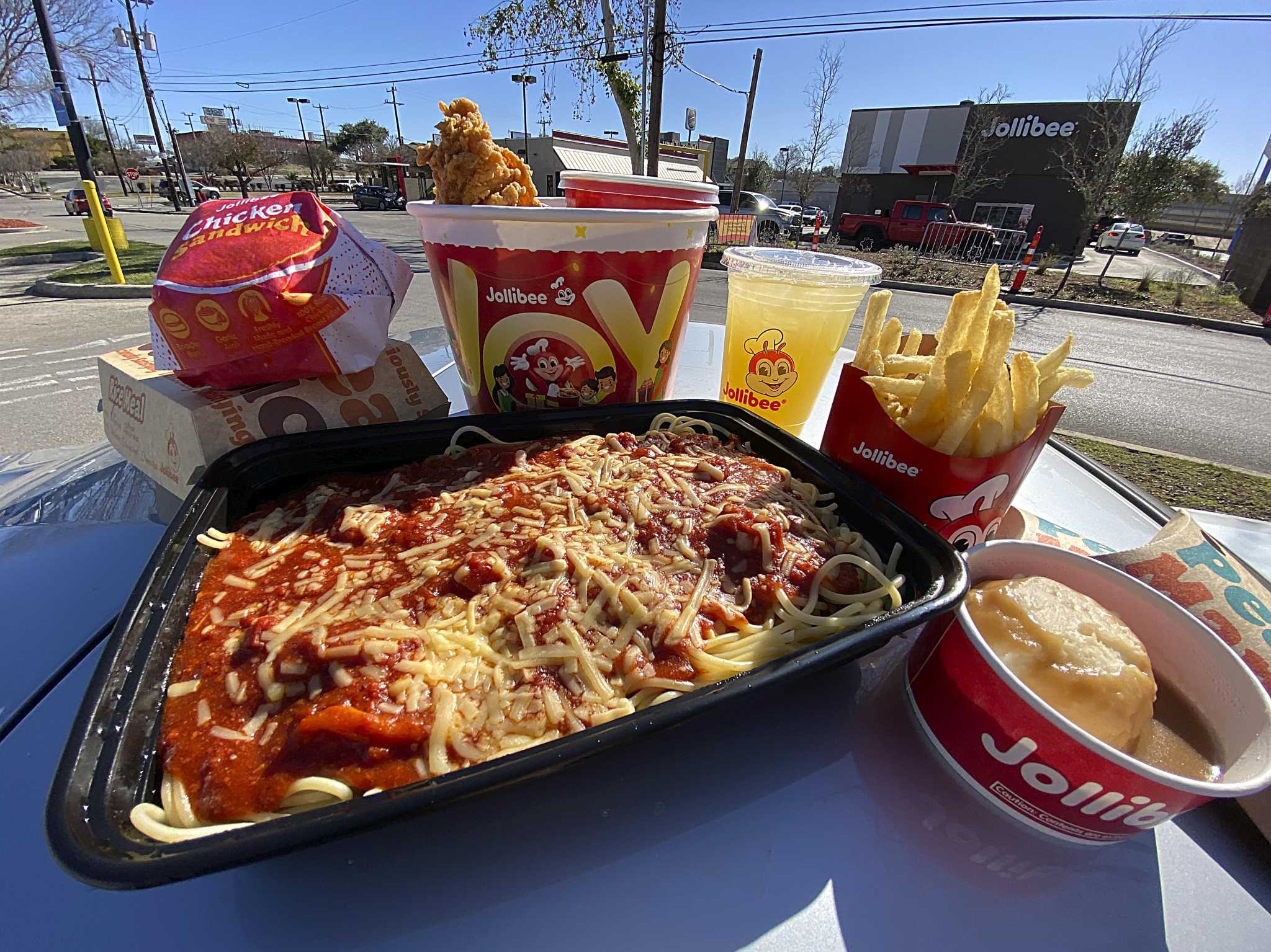 7 great restaurants for Philippine food in San Antonio, even if you're not Filipino. Jollibee makes the list with Sari-Sari, Deco Cafe, Jollibee, Lily's, My ChockDee, Susie's Lumpia House and Tabares - Vimarsana News
