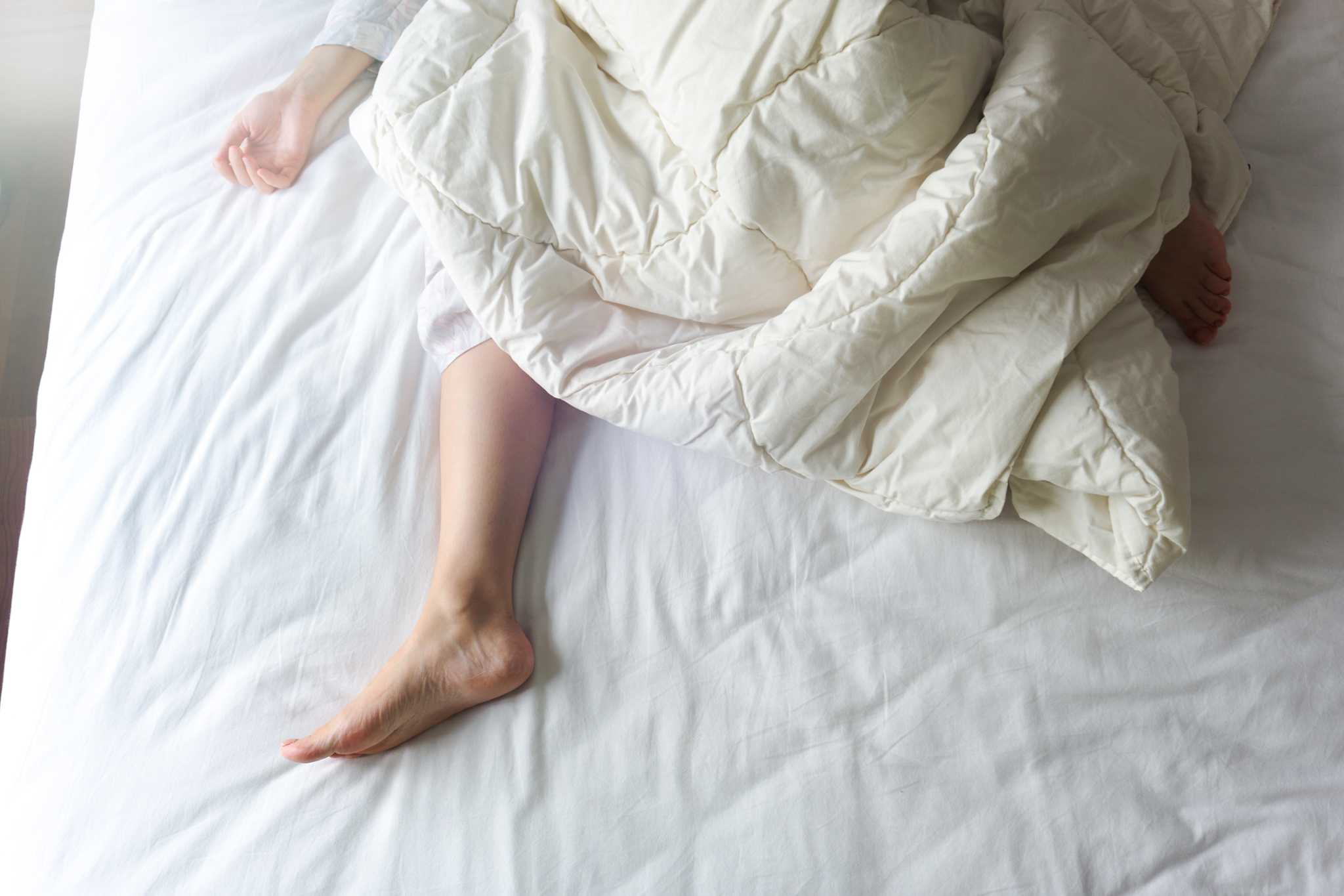 Couples Are Having Sleep Problems Amid the Pandemic - Vimarsana News