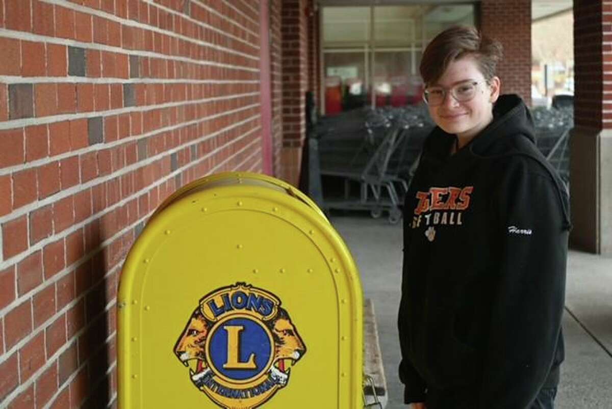 Mel Harris drove around Ridgefield with her mother, Meredith Harris, to collect unwanted glasses and donate them to the Lions Club.