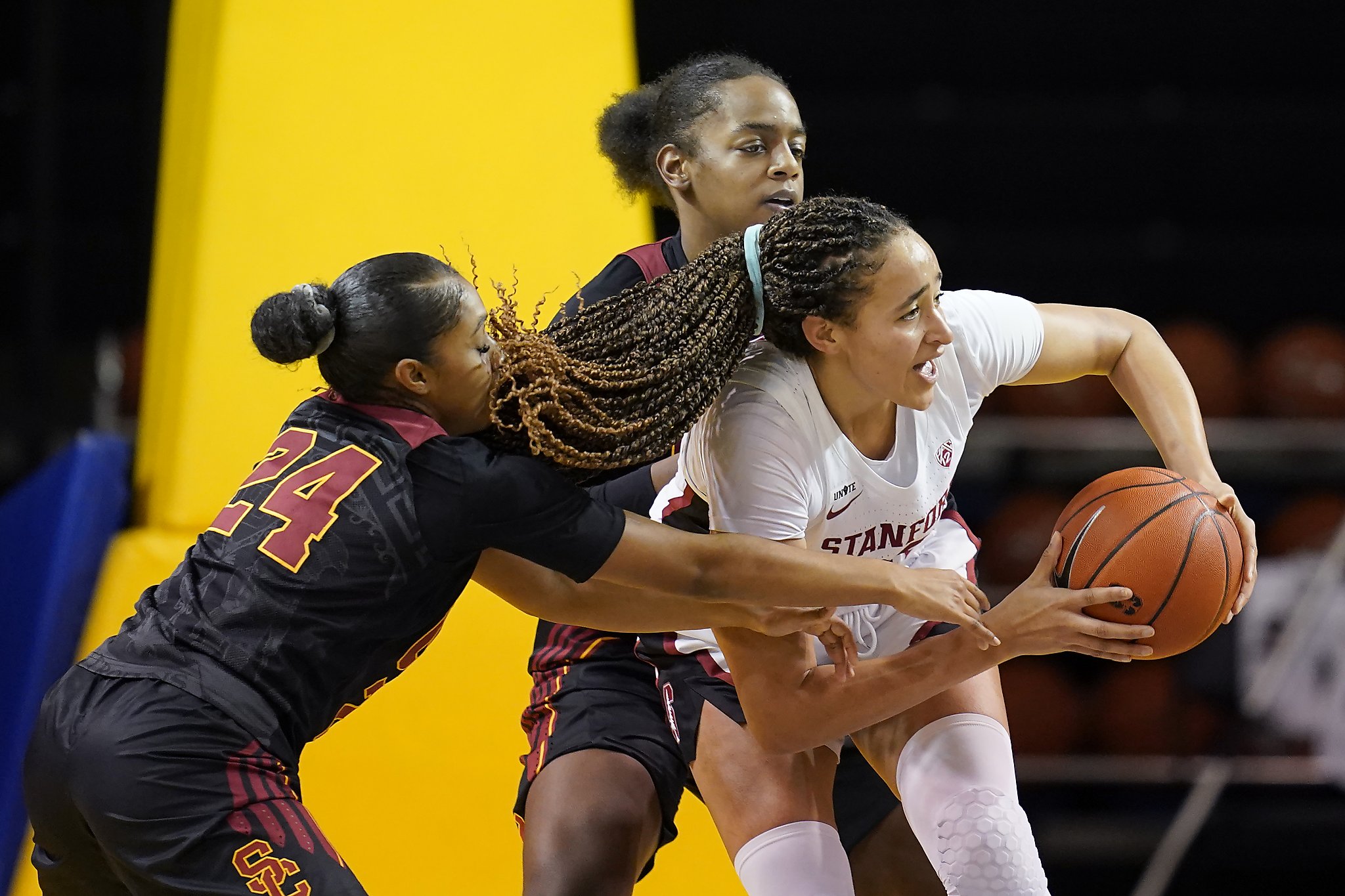 No. 5 Stanford snaps two-game skid, beats USC 86-59