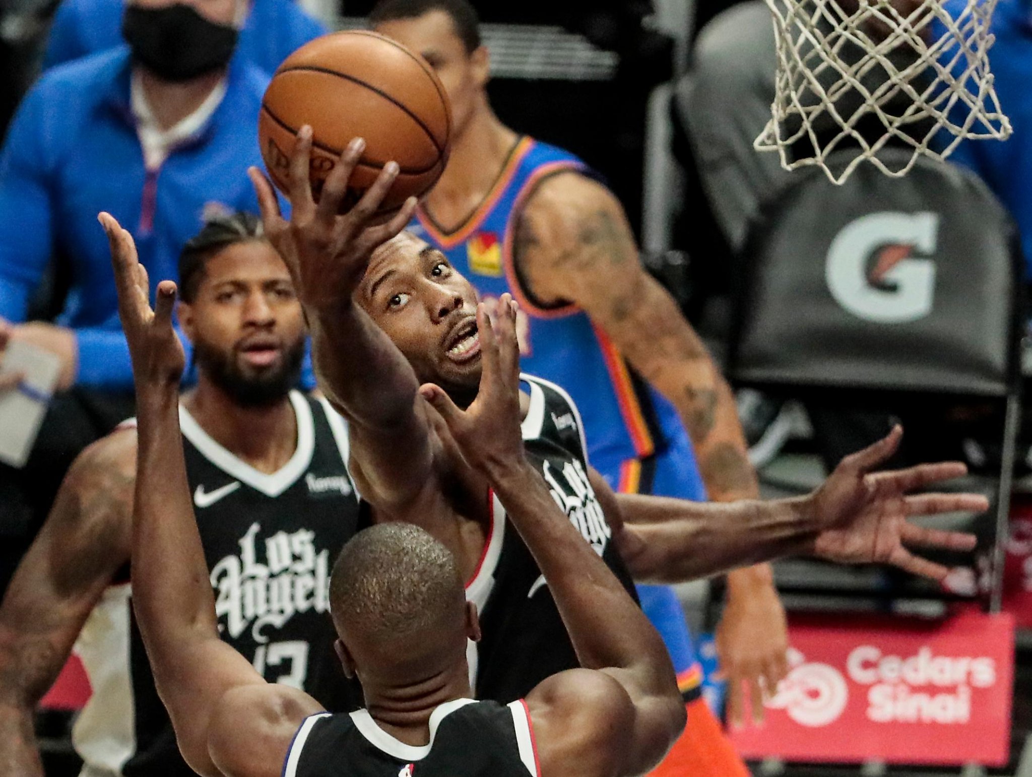 Leonard, Clippers beat Thunder for seventh straight victory