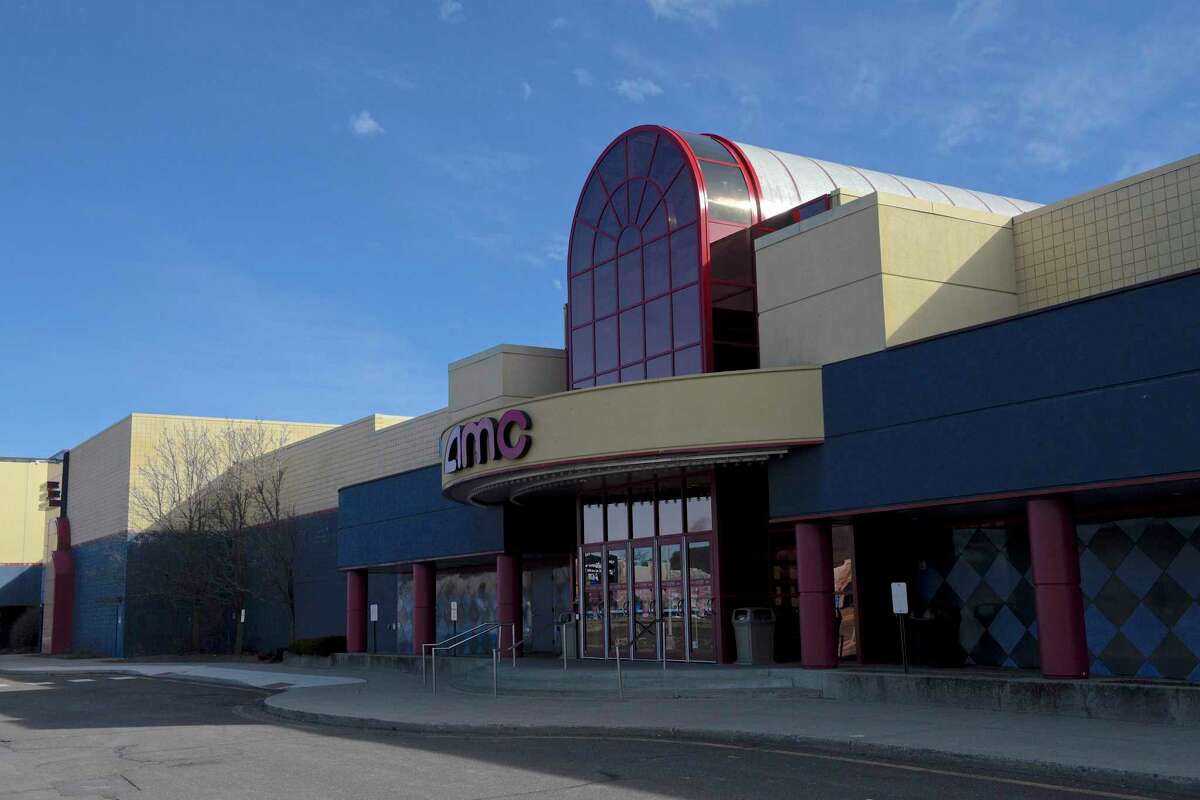 AMC, nation's largest theater chain, dodges going dark with $900M+