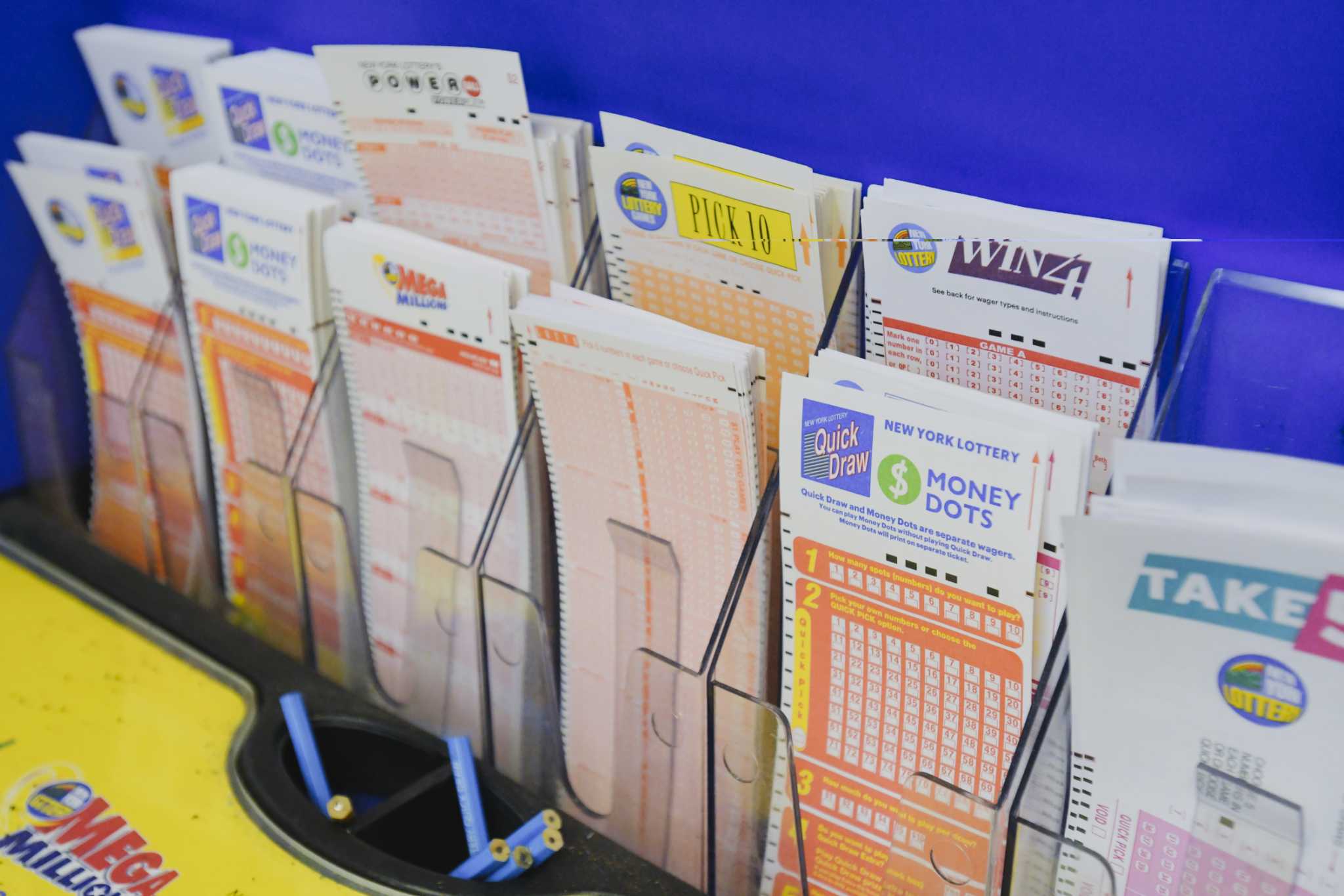 Women won $188 million in lottery, got sued from prison by her ex - Vimarsana News