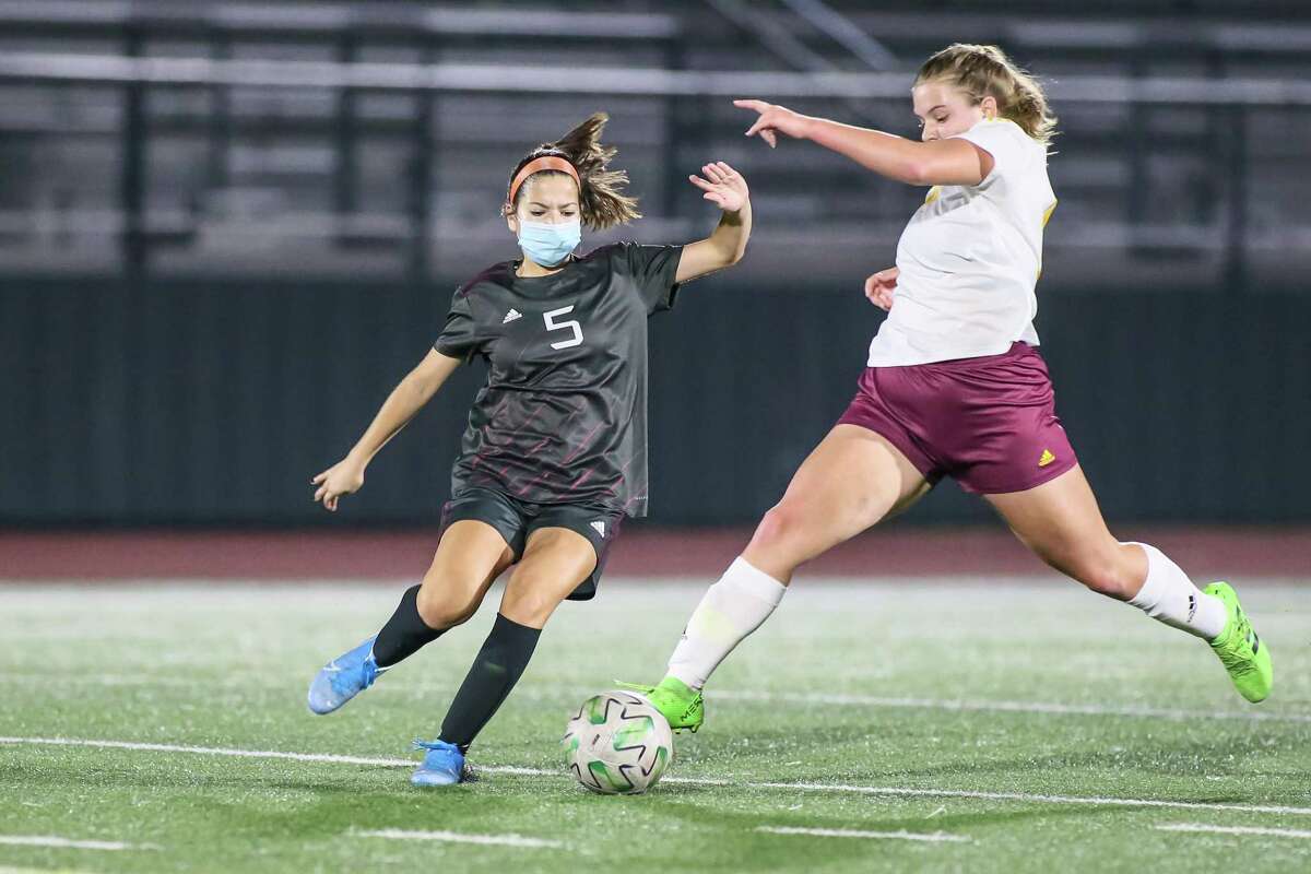 Girls’ soccer Young Pearland team eyes district title