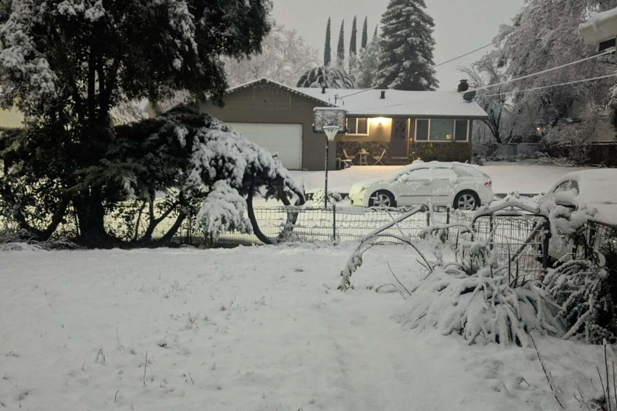 I5 closed 'To see this much snow in Redding is unusual'