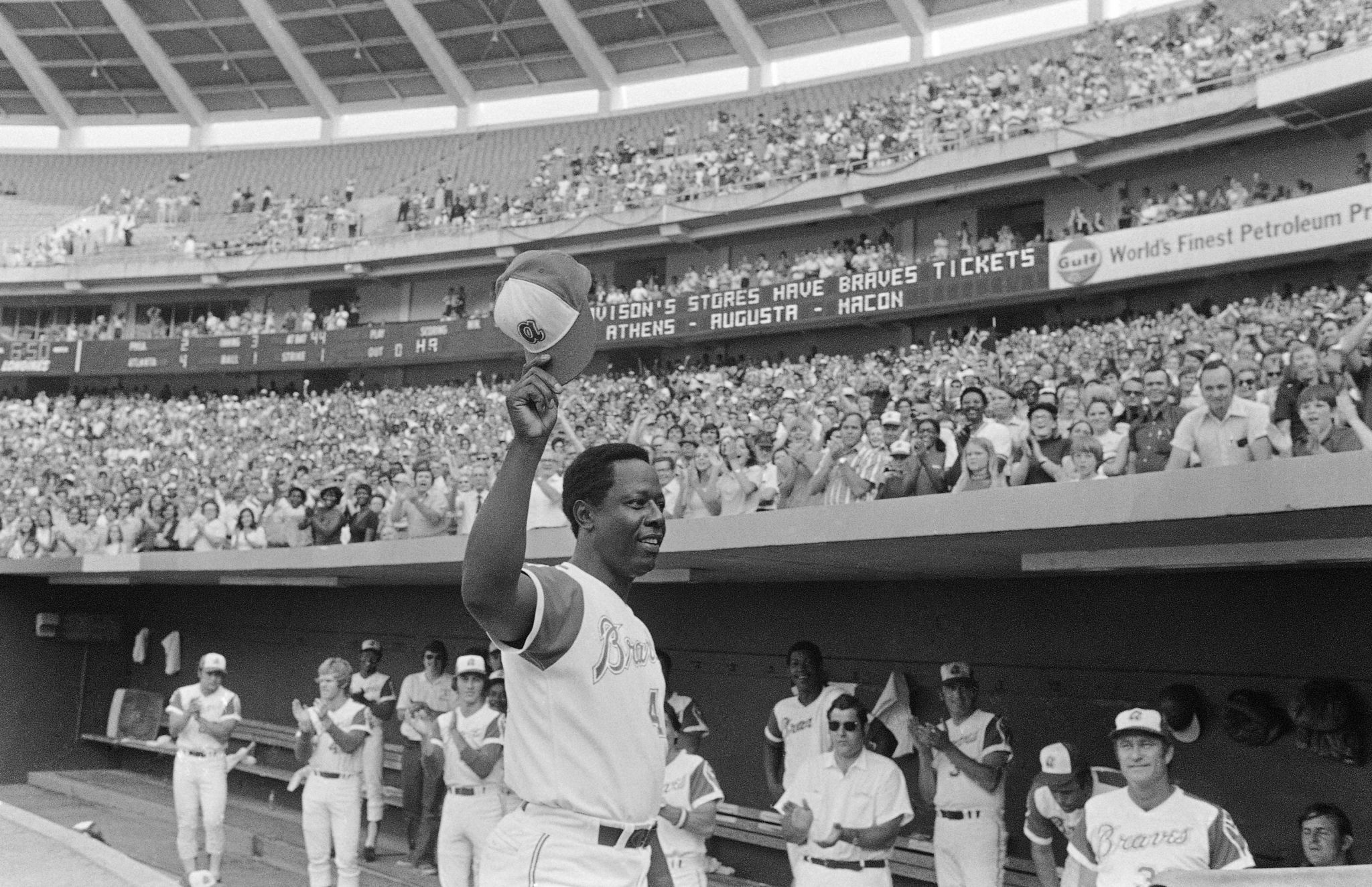 Midlanders saw legend Hank Aaron play in 1975 exhibition