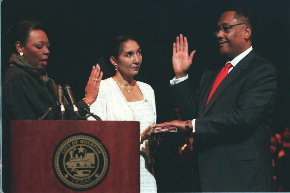 U.S. District Judge Vanessa D. Gilmore administers the oath of office to Mayor Lee Brown as his wife, Frances, holds the Bible, on Jan. 4, 2000.