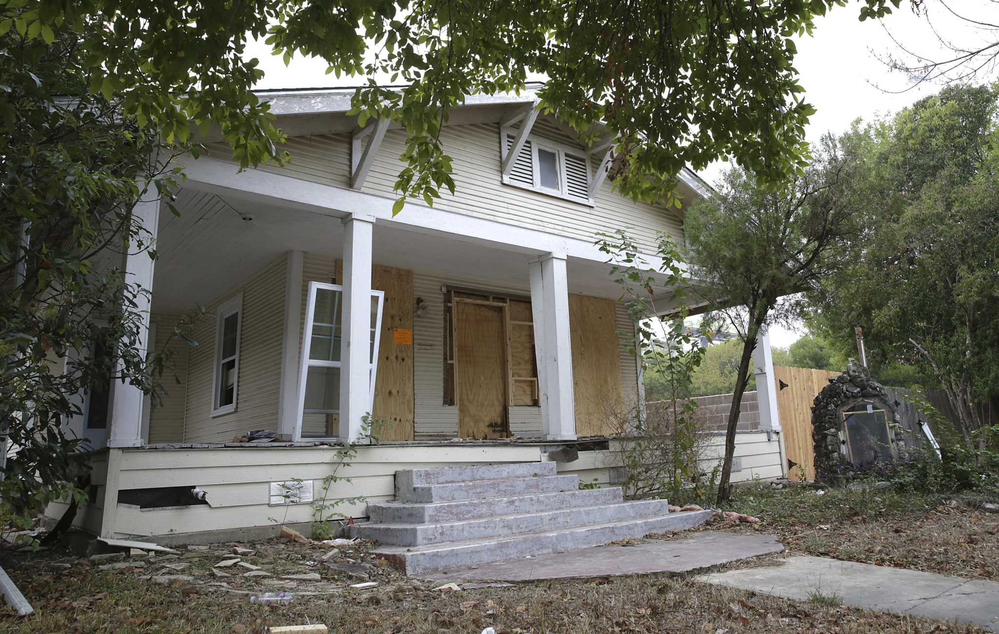NFL pioneer's boyhood home may become historic San Antonio landmark, despite owner's opposition - Vimarsana News