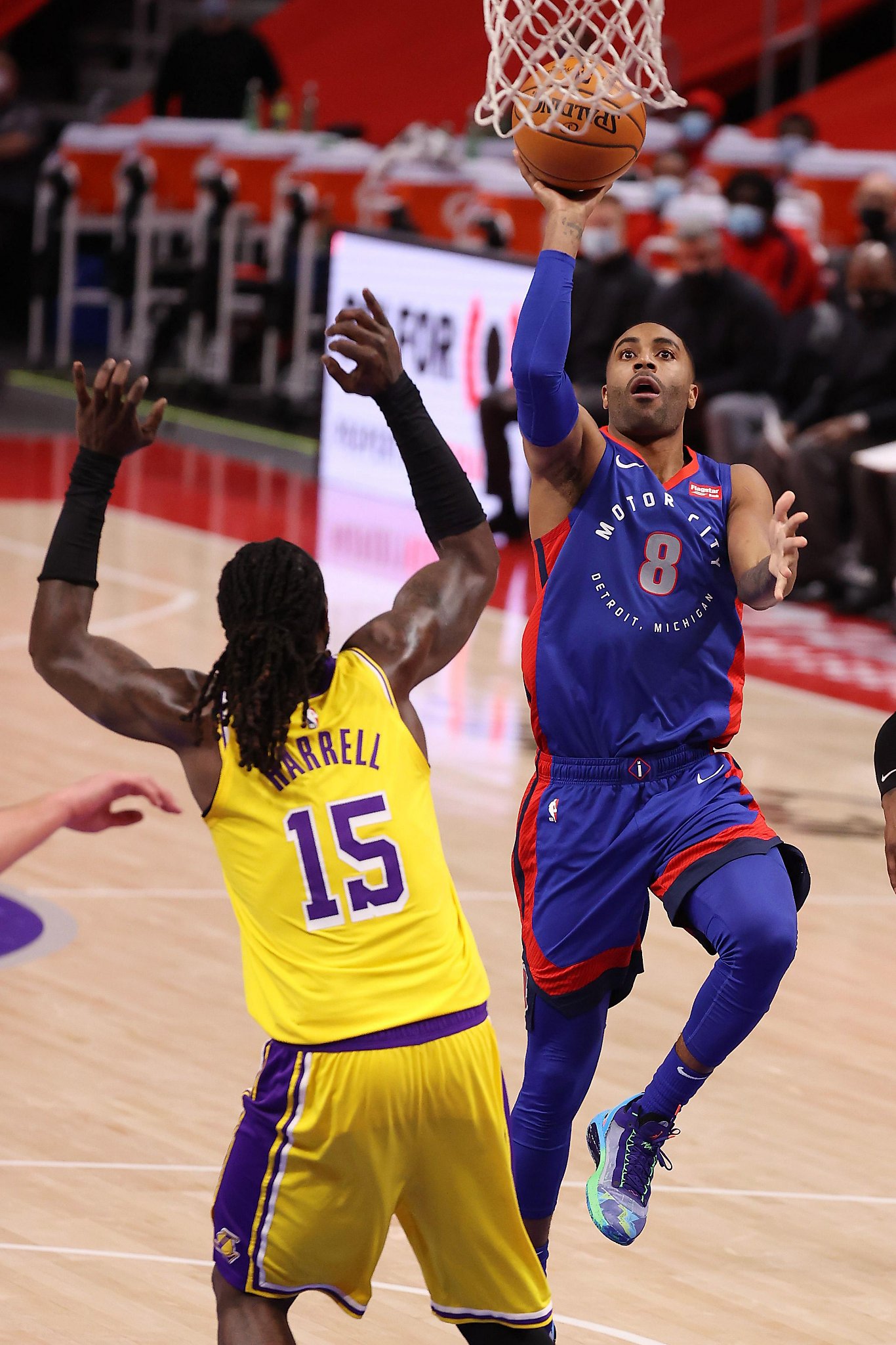 With Anthony Davis out, Lakers fall to Pistons