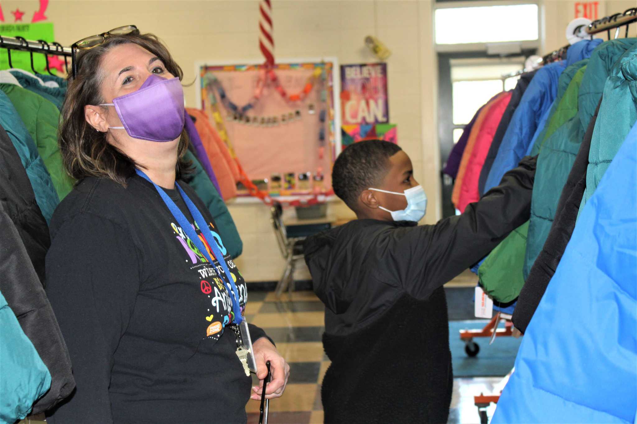 NBA star surprises Middletown elementary school students with 300 coats - Vimarsana News