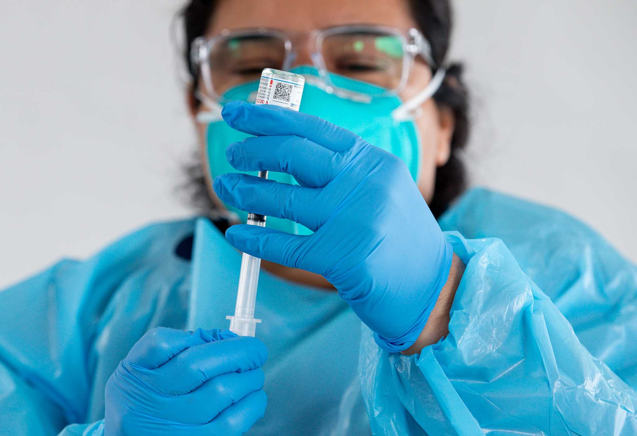 COVID Help Desk I’ve been vaccinated. Can I safely visit friends or