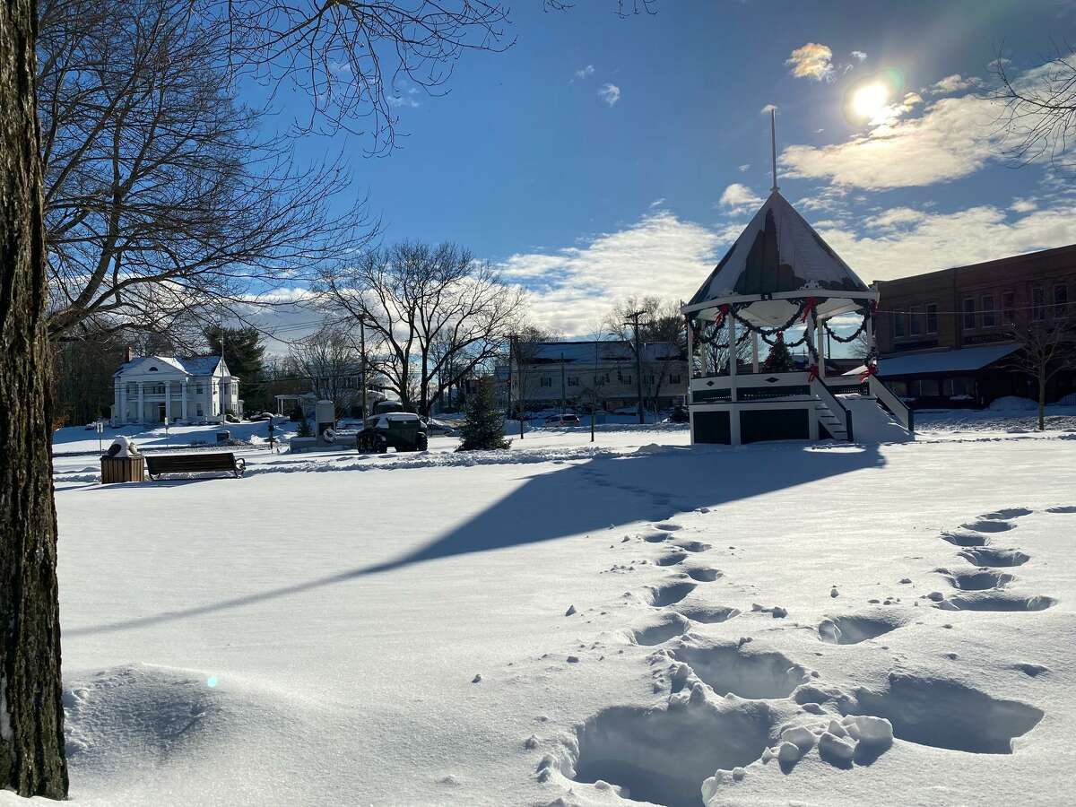A heavy snowstorm is expected to arrive Monday in New Milford