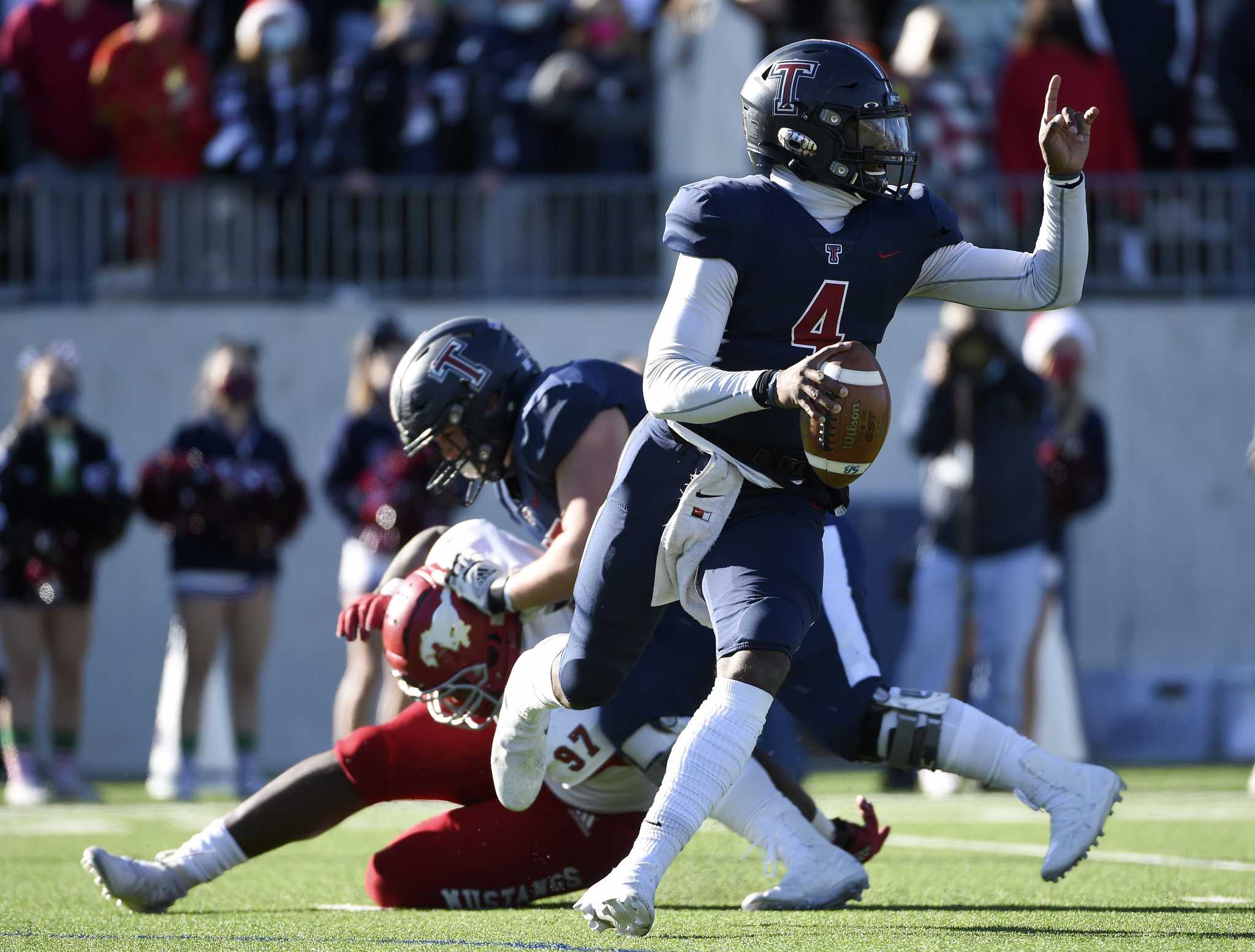 Former Texans WR Cecil Shorts inspires Houston youths at football camp