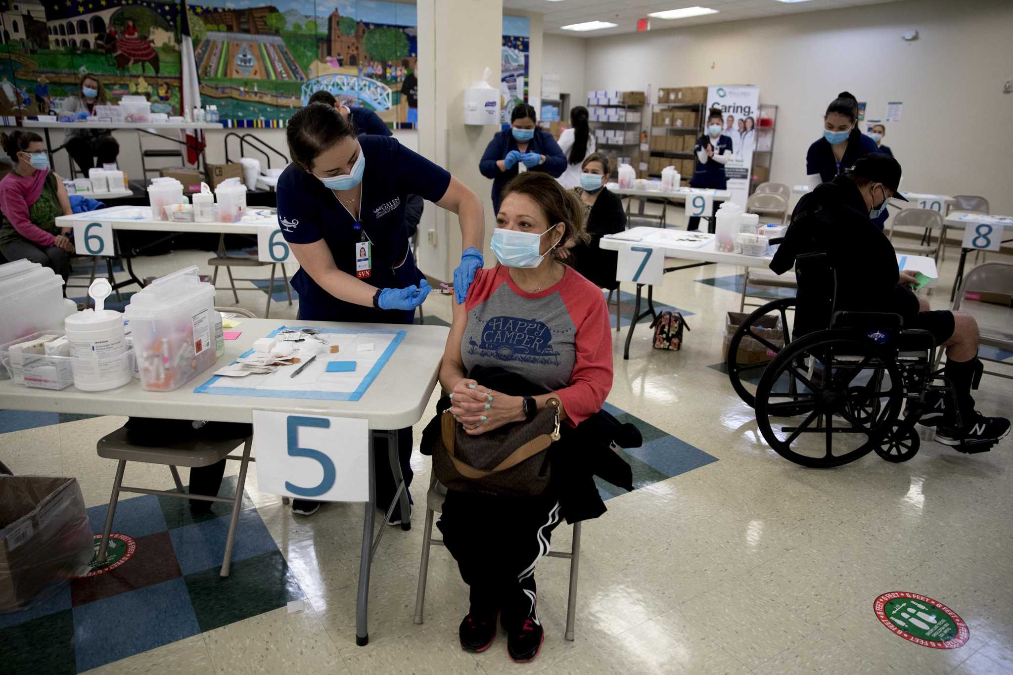 Express Briefing: Elderly keep vaccine sites busy in S.A. - Vimarsana News