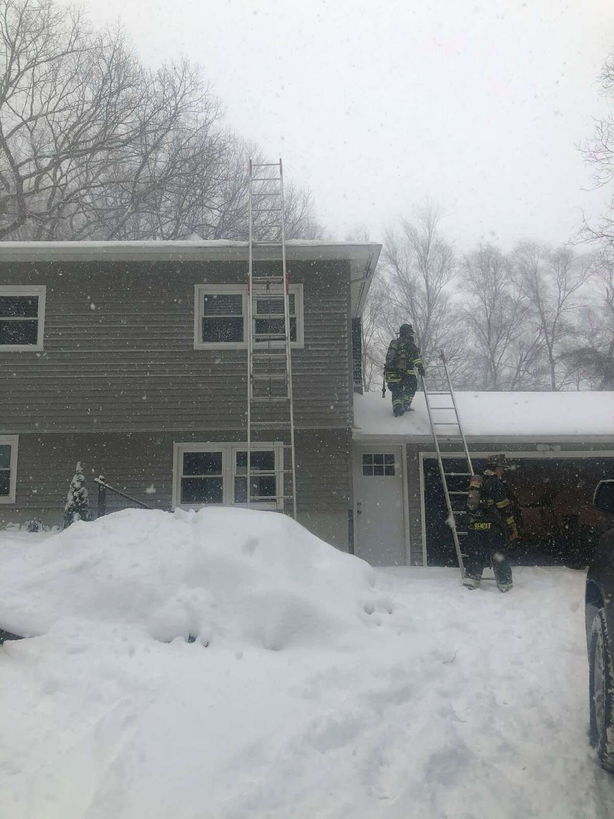 Chimney fire quickly extinguished in Ansonia