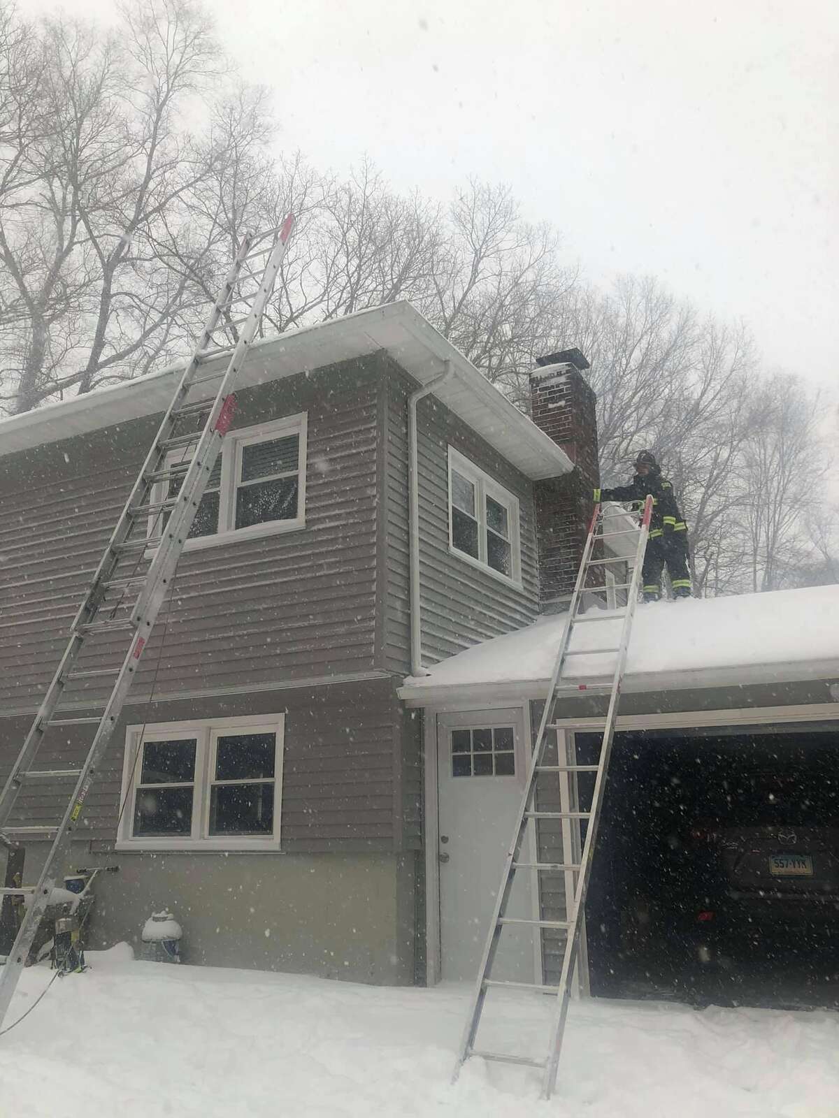 Chimney fire quickly extinguished in Ansonia