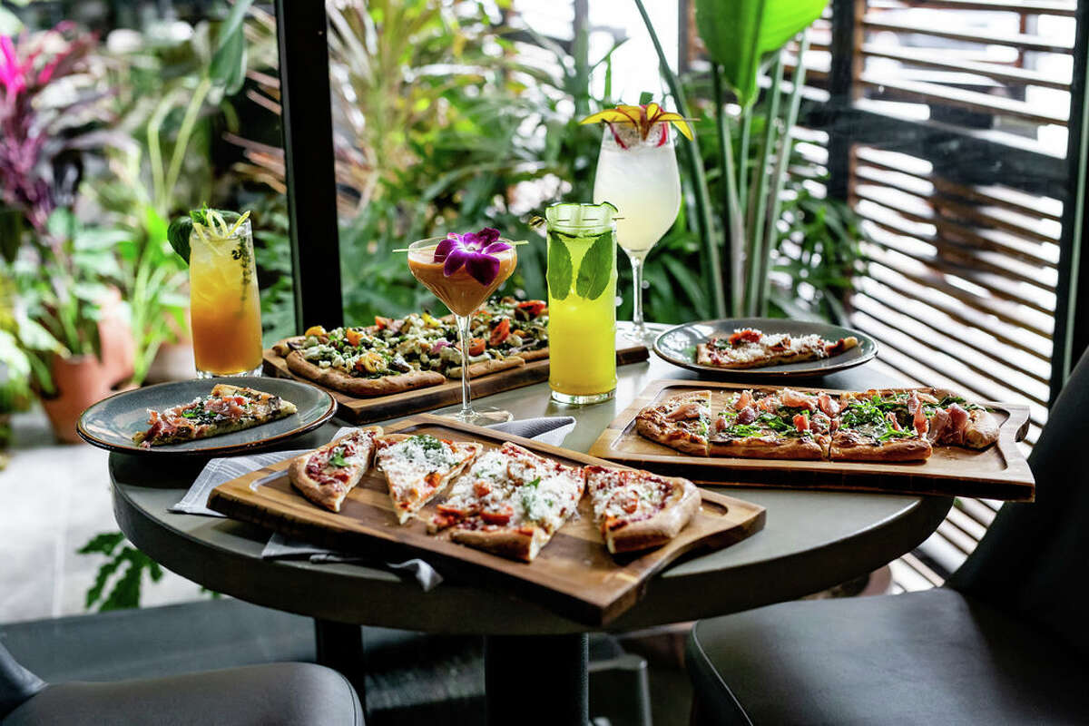 Flatbreads and cocktails from Traveler's Table.