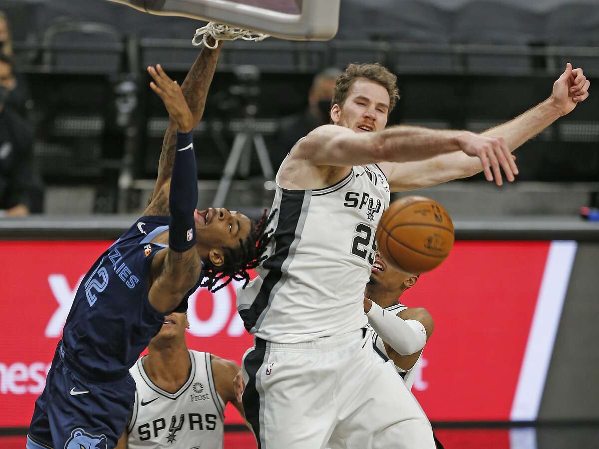 SAN ANTONIO, TX - FEBRUARY 01: Jakob Poeltl #25 of the San Antonio Spurs blocks shot of Ja Morant #12 of the Memphis Grizzlies at AT&T Center on February 1, 2021 in San Antonio, Texas. NOTE TO USER: User expressly acknowledges and agrees that , by downloading and or using this photograph, User is consenting to the terms and conditions of the Getty Images License Agreement. (Photo by Ronald Cortes/Getty Images)