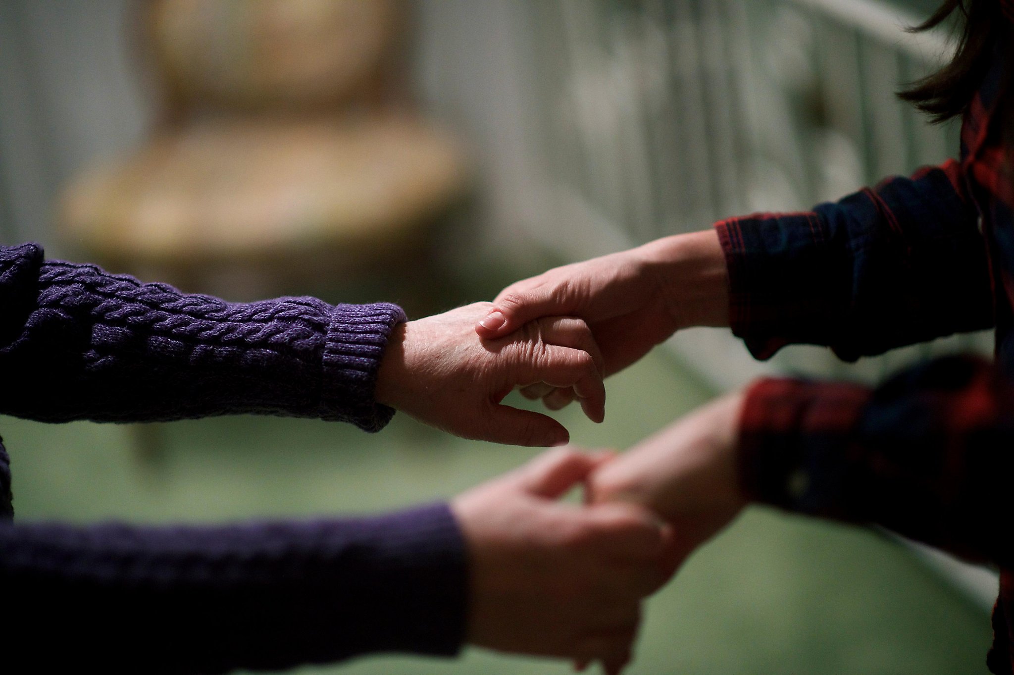 My father has dementia. How do I keep him engaged and safe during the pandemic? - Vimarsana News