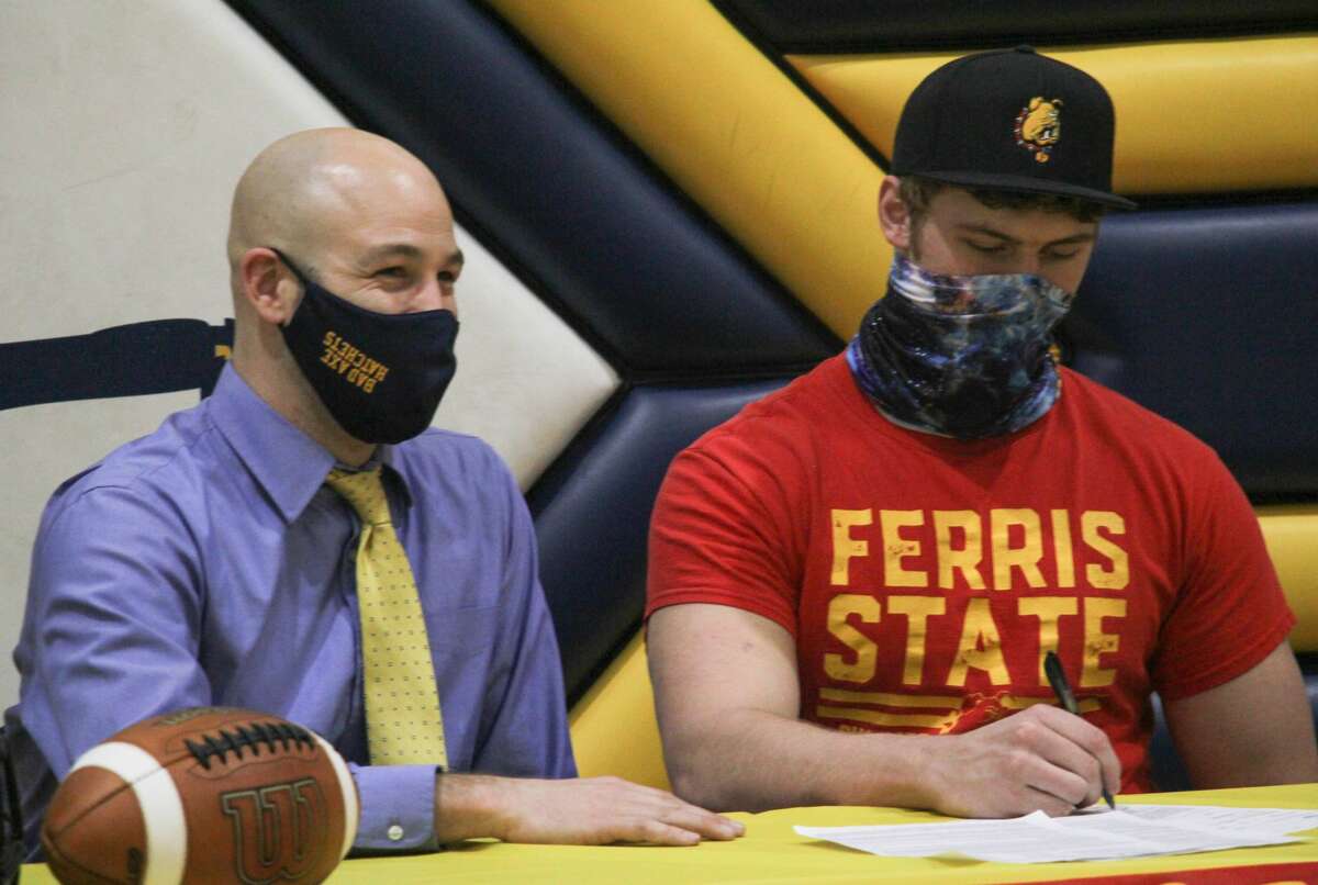 Bad Axe varsity football lineman Toby MacPhee signed a National Letter of Intent on Wednesday to play football for the Ferris State Bulldogs.