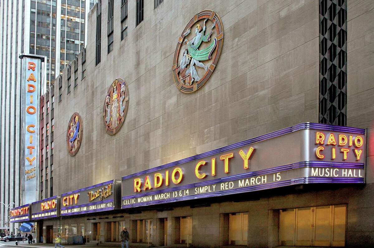 Радио сити кар. Радио-Сити-Мьюзик-Холл. Radio City Music Hall, New York City, New York. Radio City Music Hall. Мюзик Холл фирма.