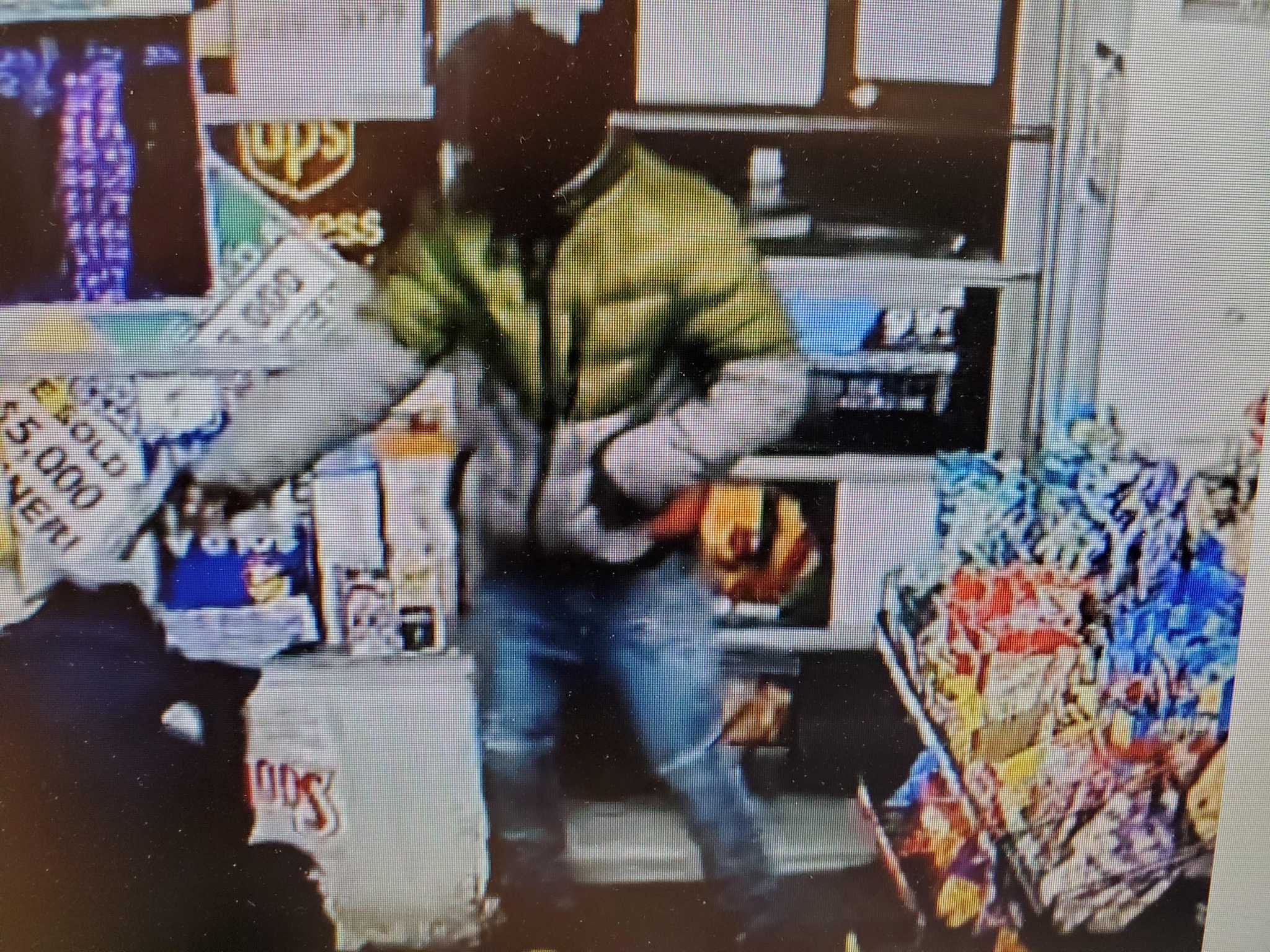 Pair sought in Hamden convenience store robbery