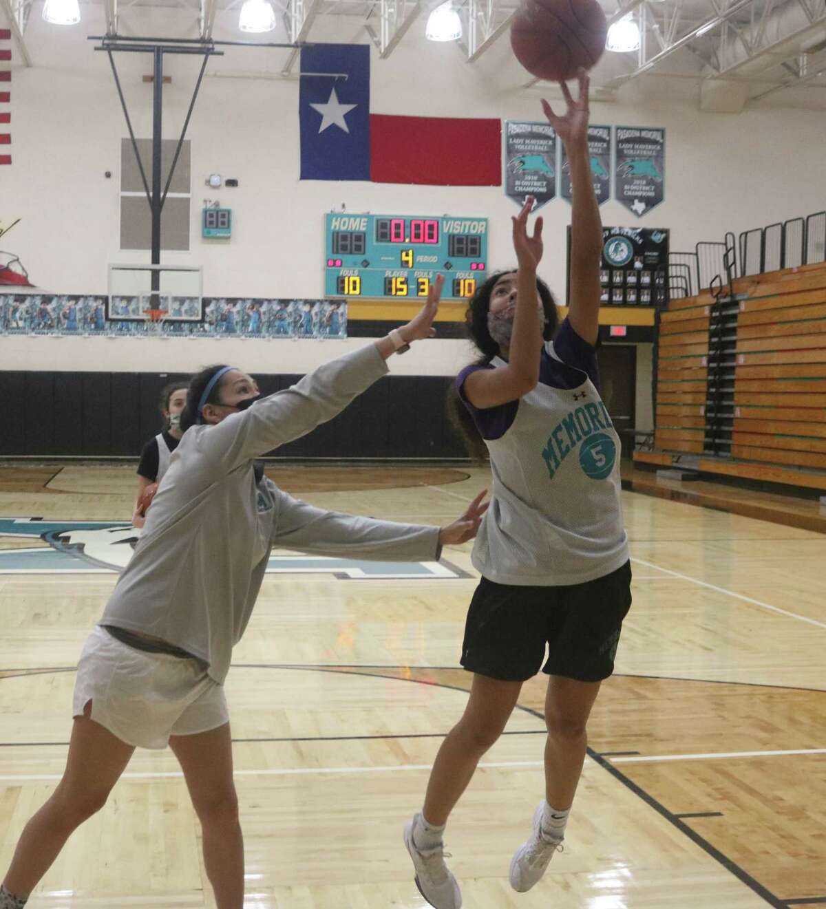 Pasadena Memorial head coach Jennifer Salazar makes senior Mayza Sharry work harder for a basket in the paint during a Monday workout. The Lady Mavs have to make Summer Creek work for its points in the paint come Thursday night. Tipoff is 6:30 at North Shore HS.