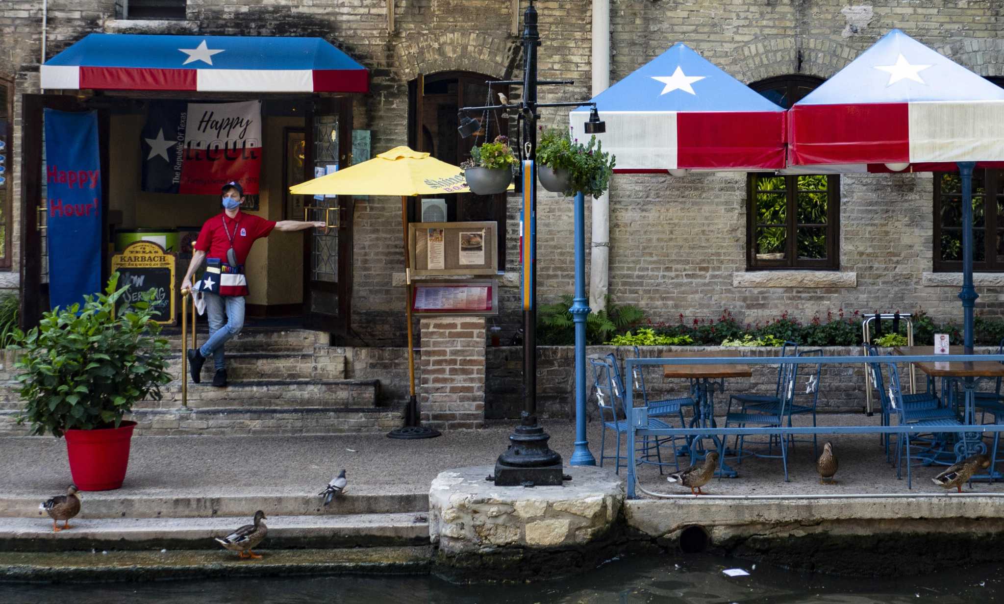 Hard-hit San Antonio bars and restaurant could soon get extra money from the city under council proposal - Vimarsana News