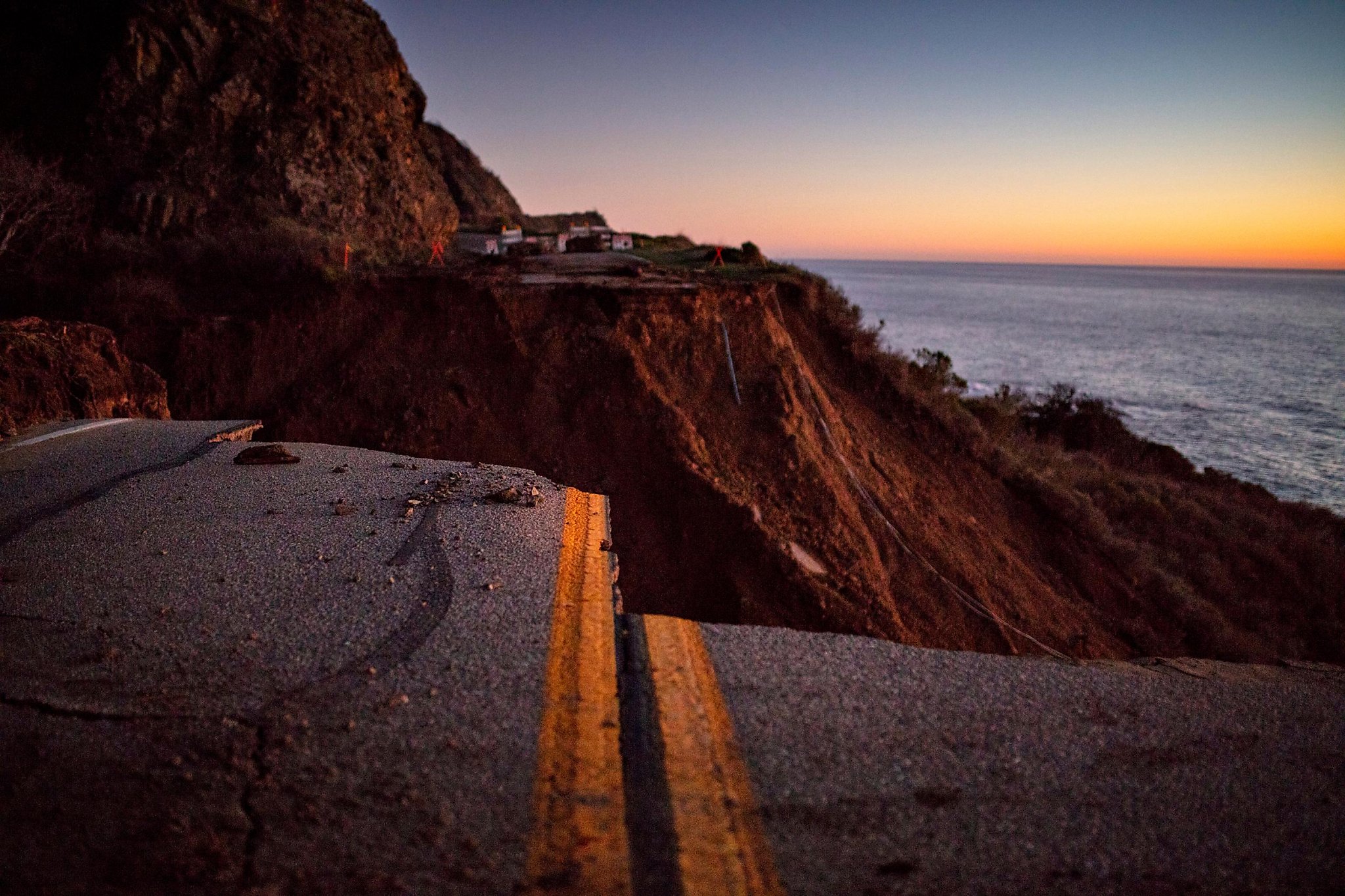 The stretch of Highway 1 that washed into the ocean will soon be fixed - Vimarsana News