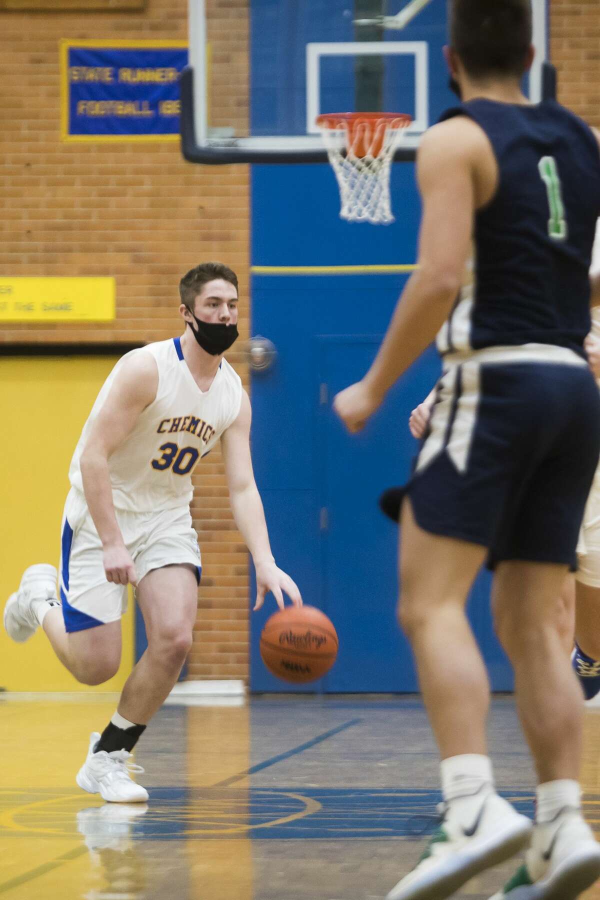 Midland's Drew Barrie dribbles down the court during the Chemics' game against Saginaw Heritage Tuesday, Feb. 9, 2021 at Midland High School. (Katy Kildee/kkildee@mdn.net)