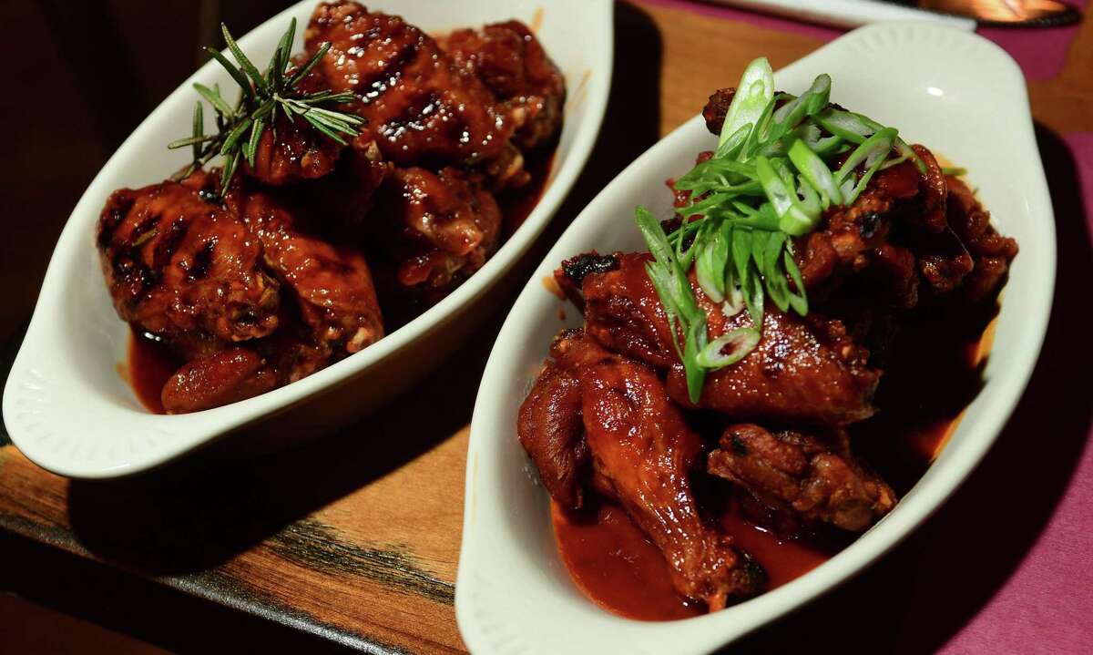 Super Bowl food deals 2022: Free chicken wings, pizza discounts, more