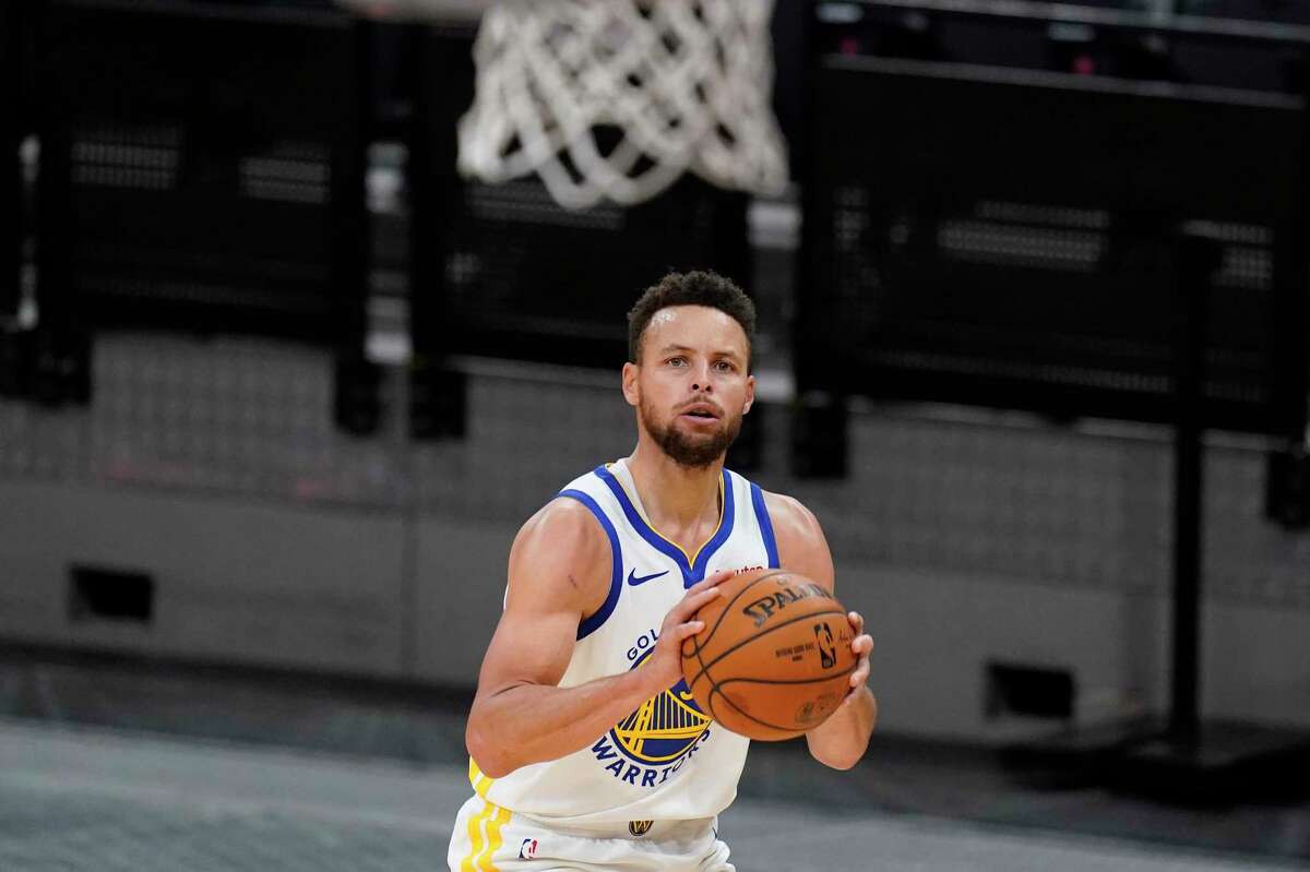 Golden State Warriors guard Stephen Curry (30) shoots against the San Antonio Spurs during the second half of an NBA basketball game in San Antonio, Tuesday, Feb. 9, 2021. (AP Photo/Eric Gay)