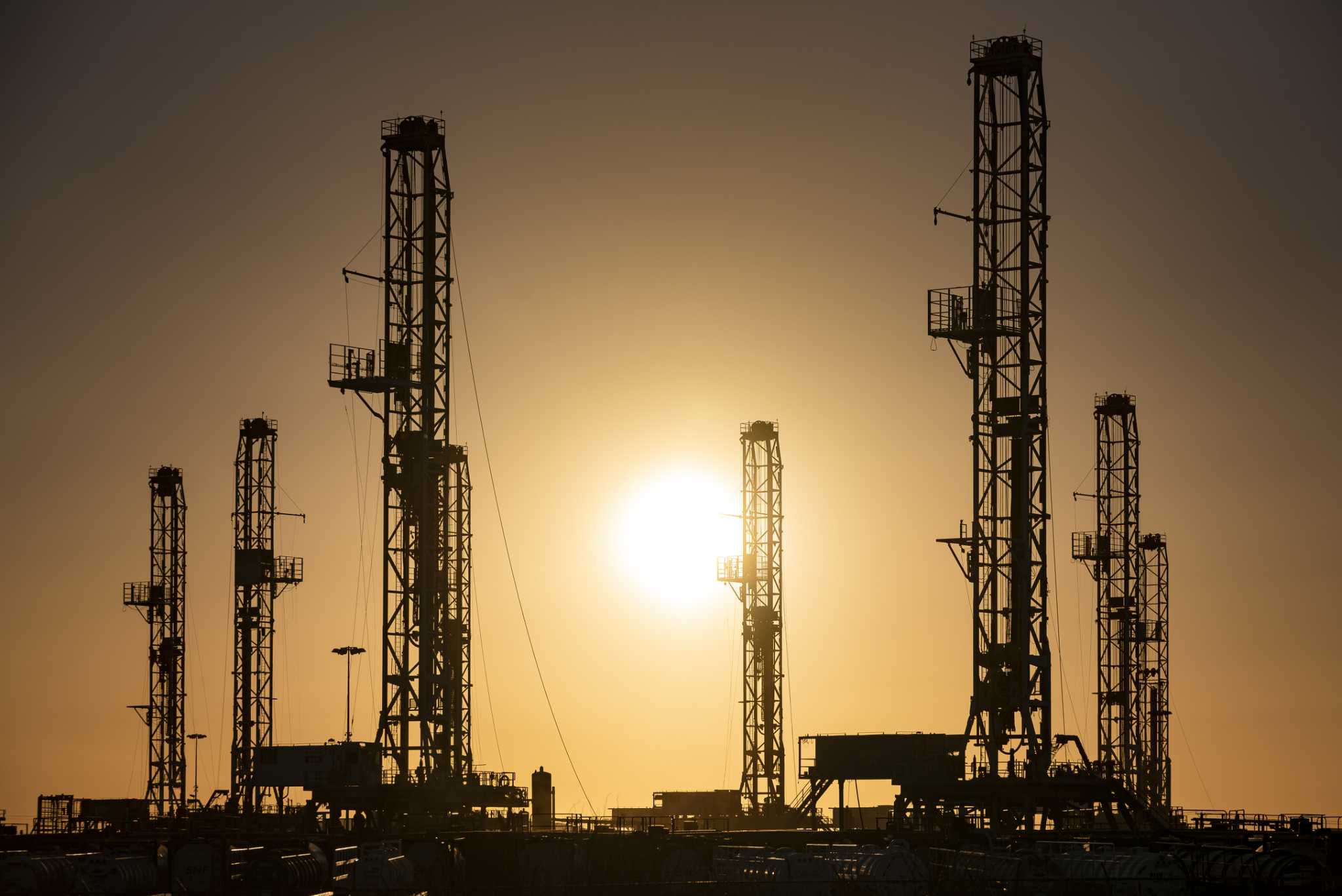 Rig count rises by 5 as oil patch rebounds from storm