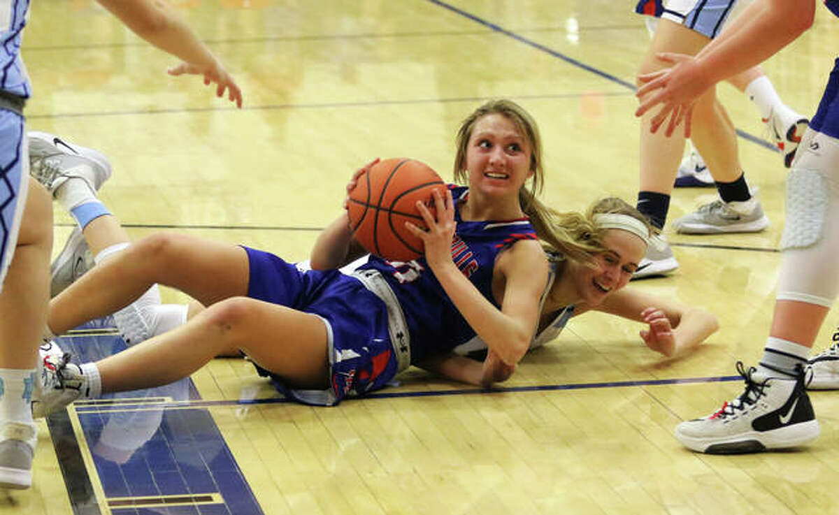 Carlinville’s Jill Stayton, shown looking for a teammate after beating Mater Dei’s Shannon Lampe to a loose ball in last season’s Greenville Class 2A Sectional, scored 17 points Wednesday night in the Cavaliers’ victory at North Greene.