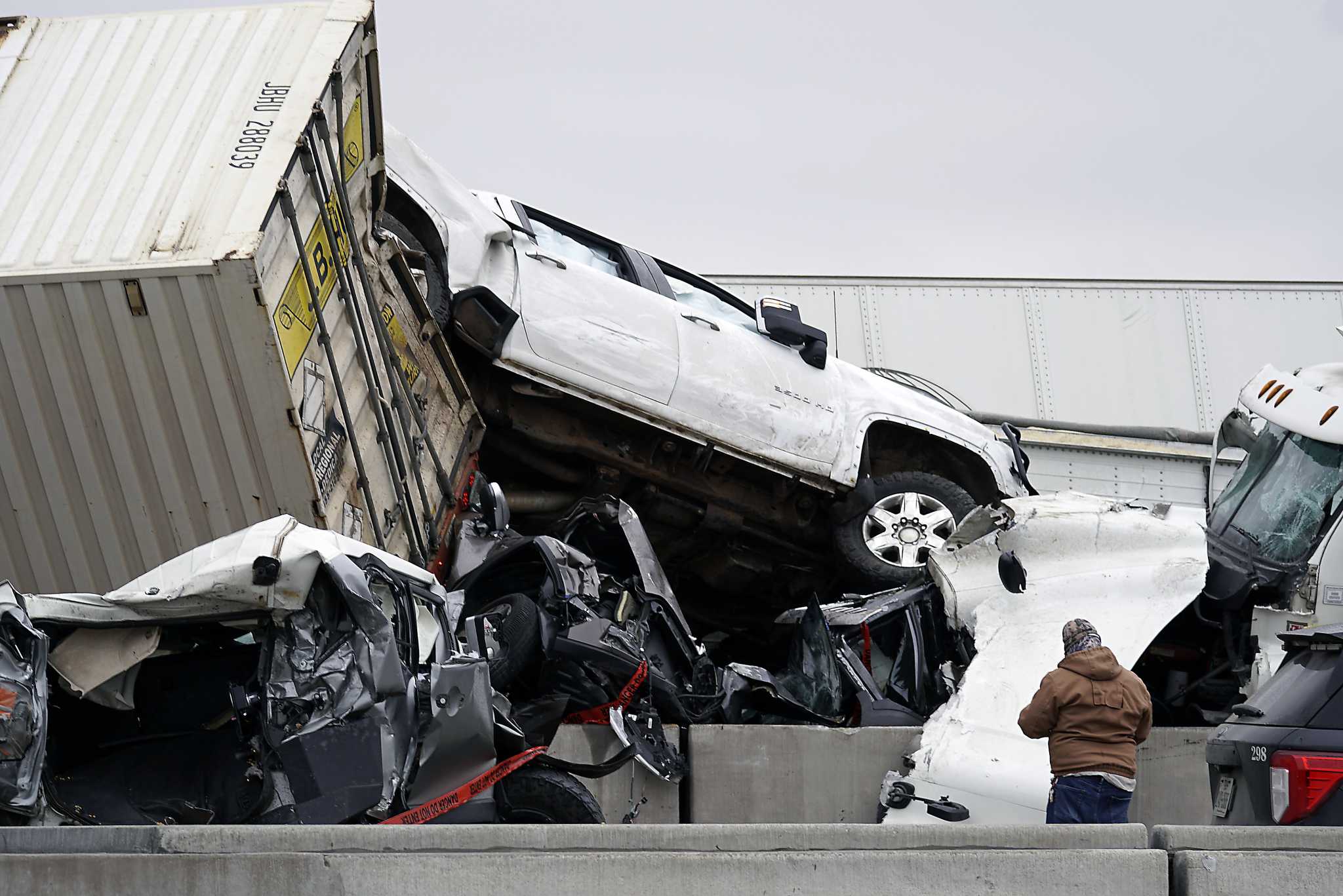 At least 5 killed in massive crash on icy Texas highway involving up to ...