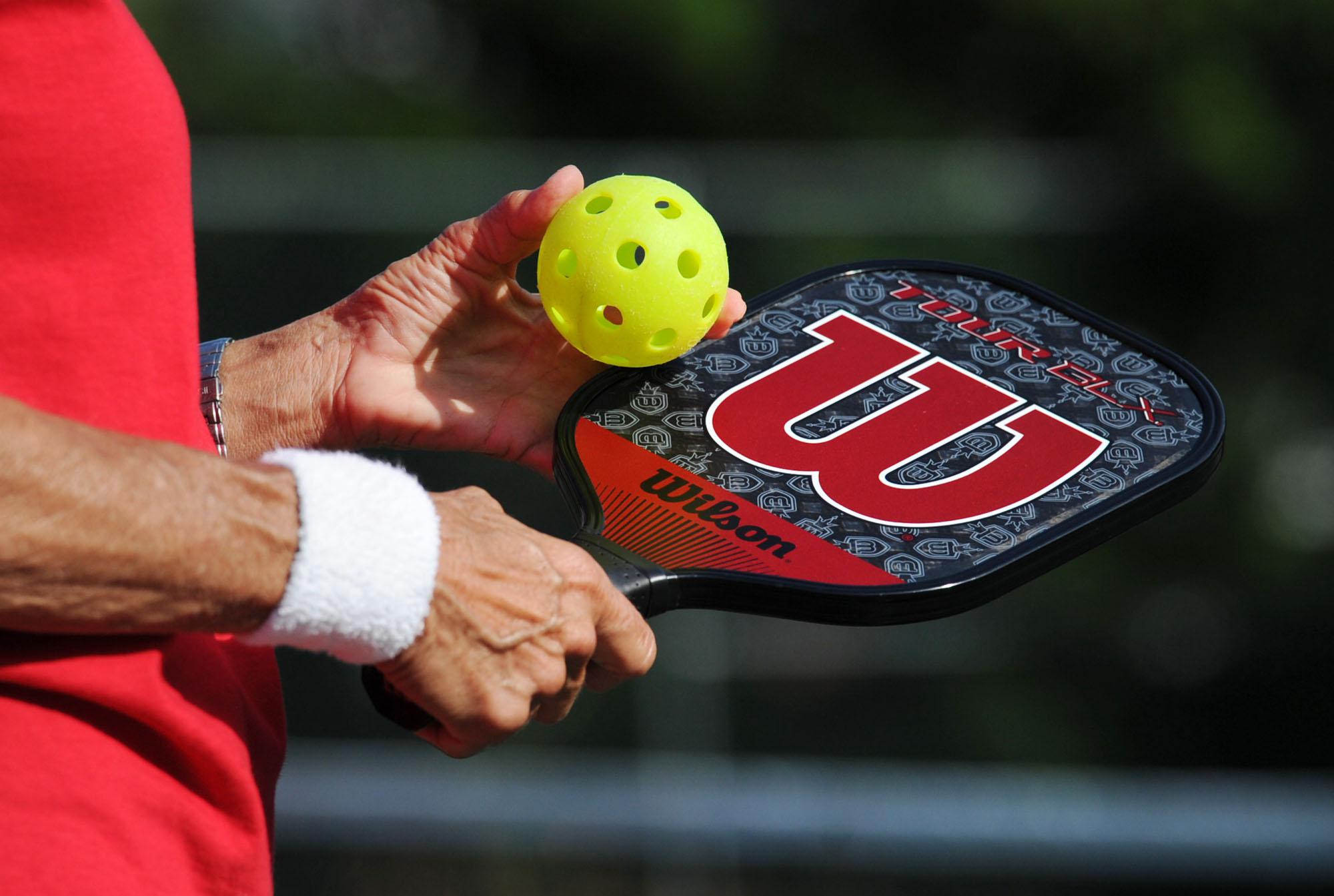 Pickleball. Пиклбол. Пиклбол ракетка. Pickleball Paddle. Мяч для пиклбола.