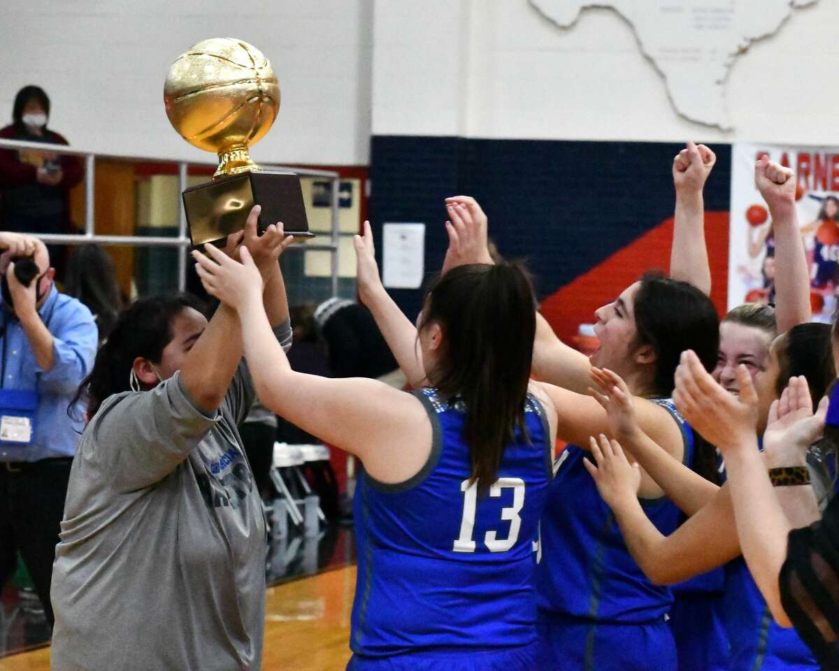 The Olton Fillies outlasted Ralls 49-47 to win their first bi-district title since 2014 on Thursday night in the Dog House.