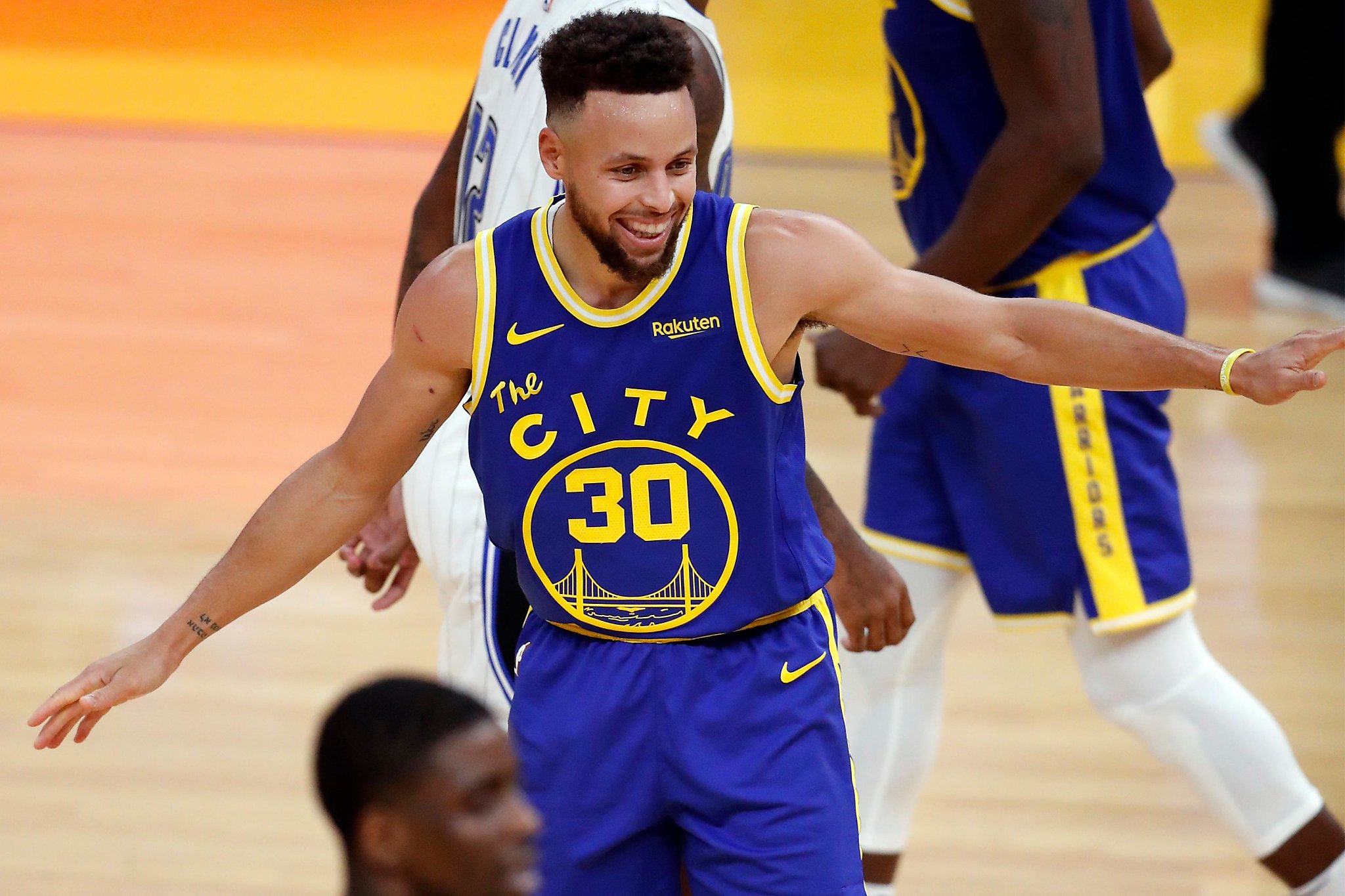 Warriors capitalize on Steph Curry’s 40-point night in 111-105 win over ...