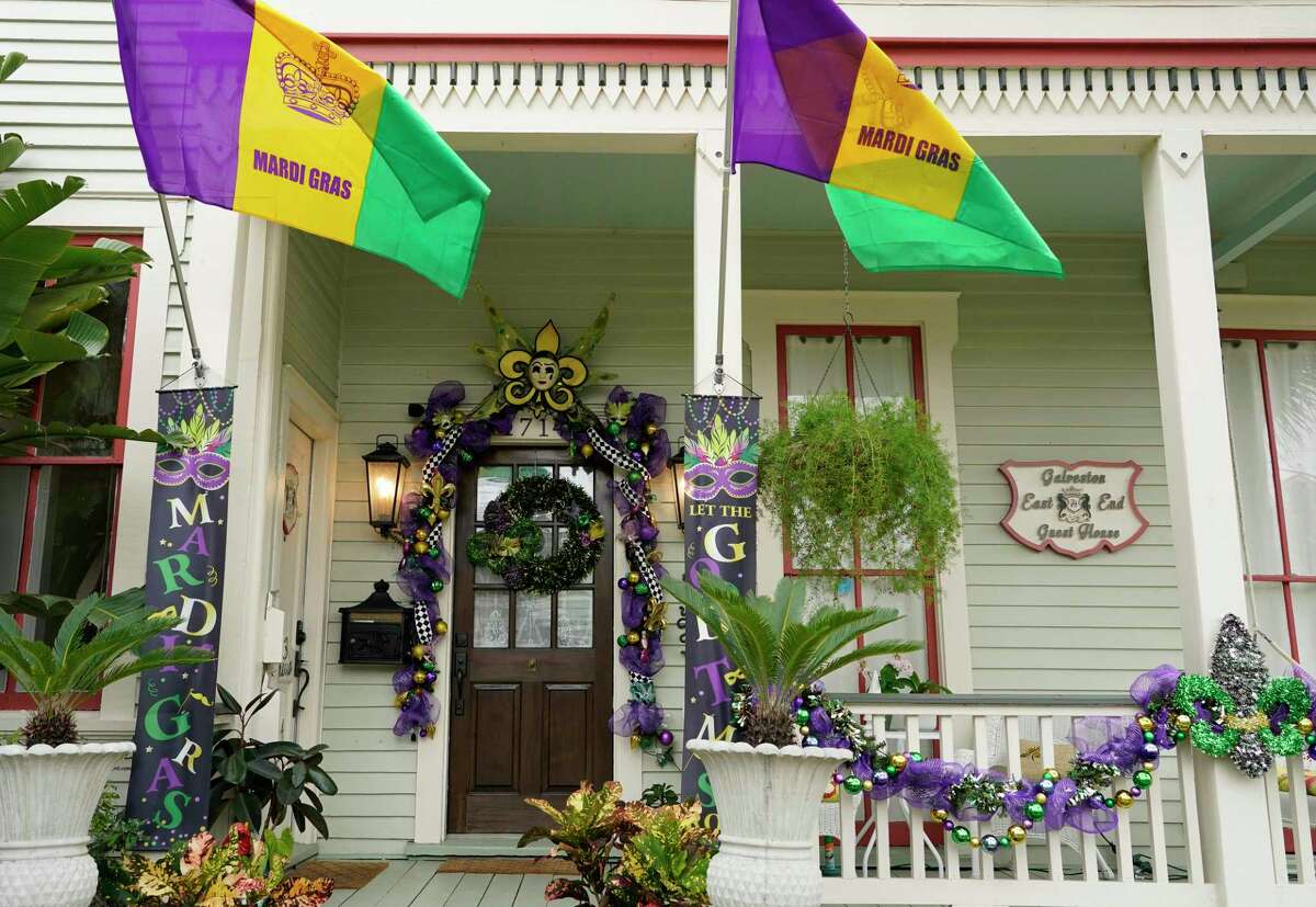 Galveston Historic District’s porch parade celebrates Mardi Gras